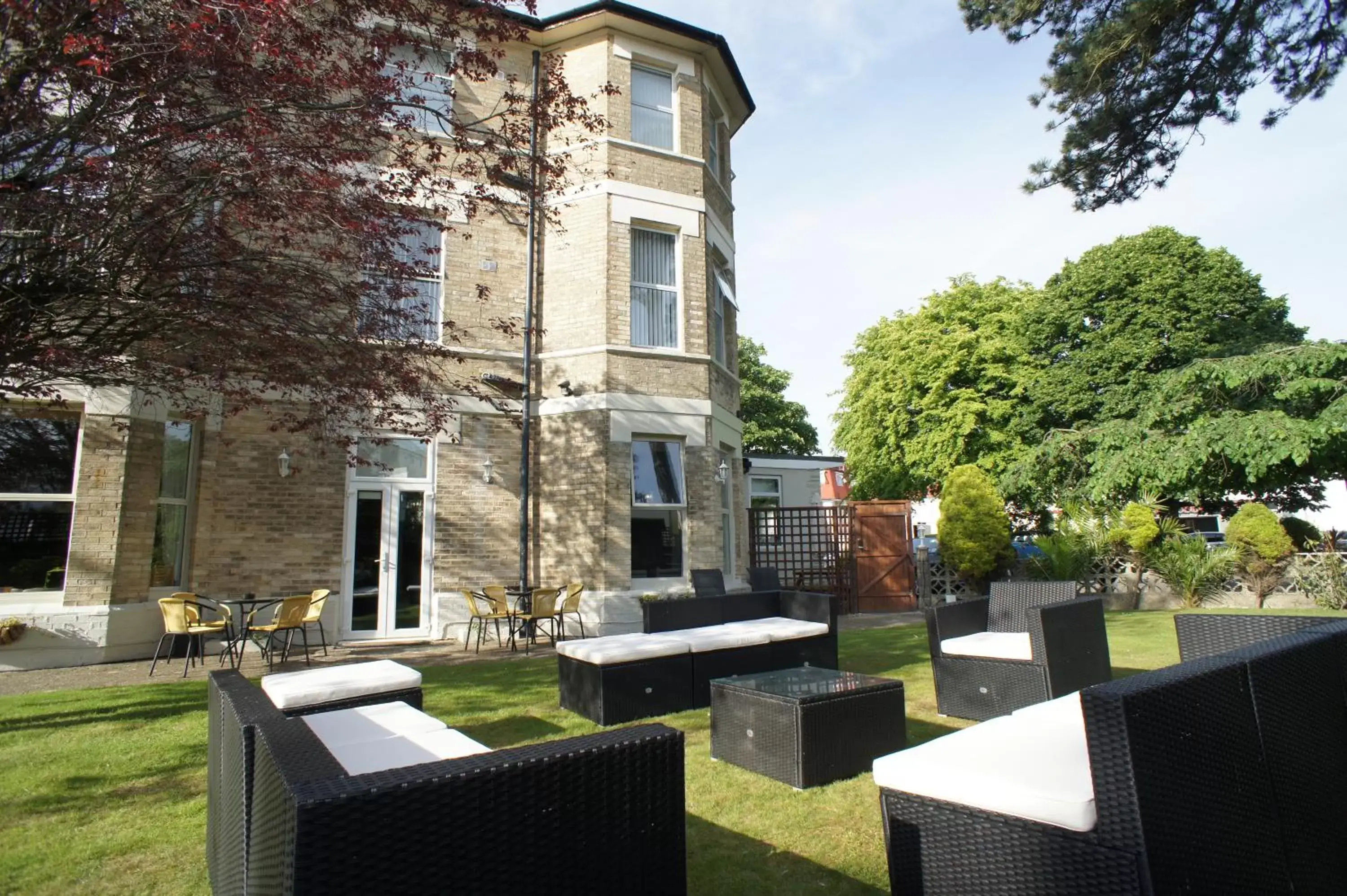 Garden, Property Building in Applewood Hotel