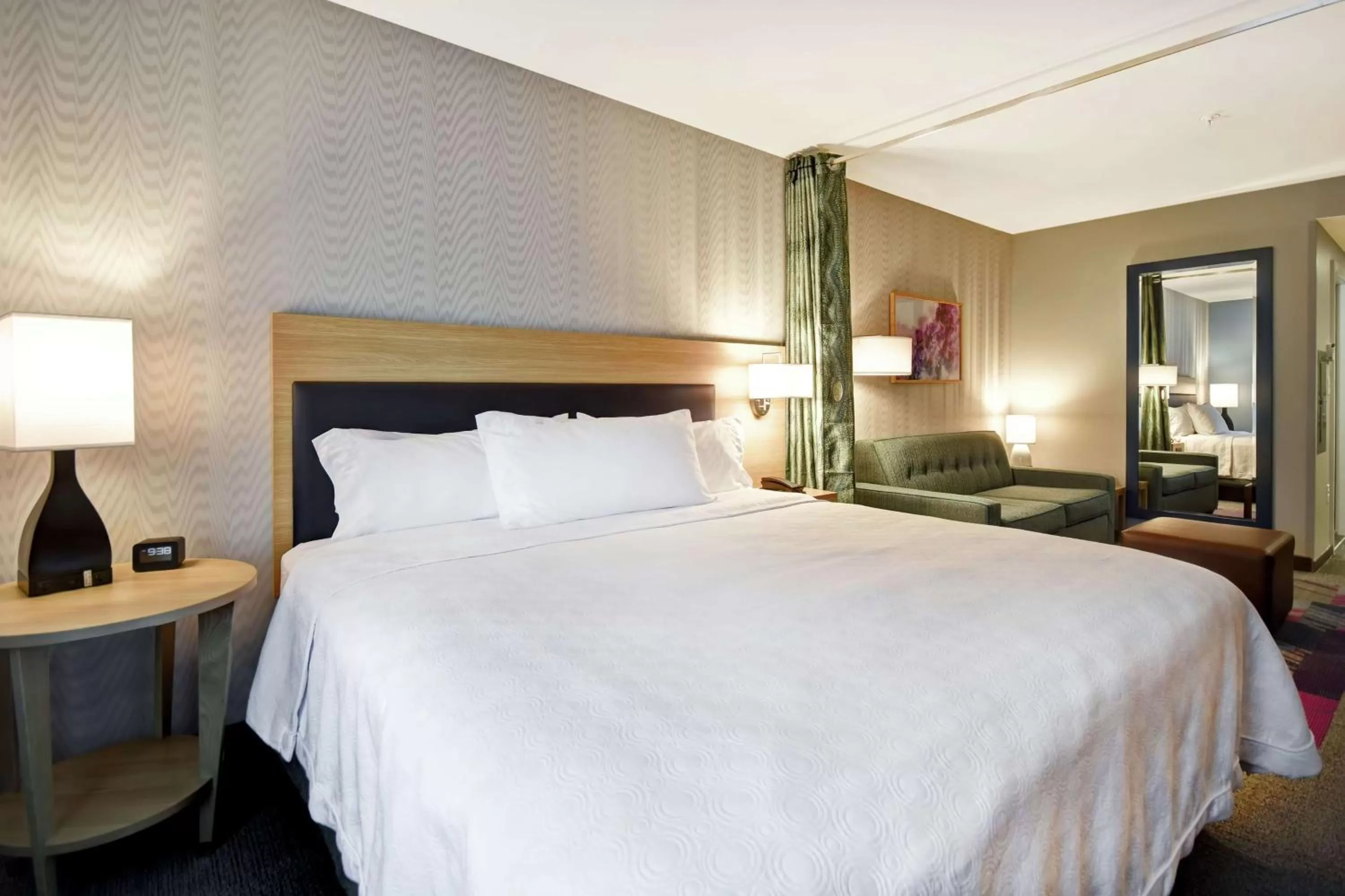 Living room, Bed in Home2 Suites By Hilton Georgetown