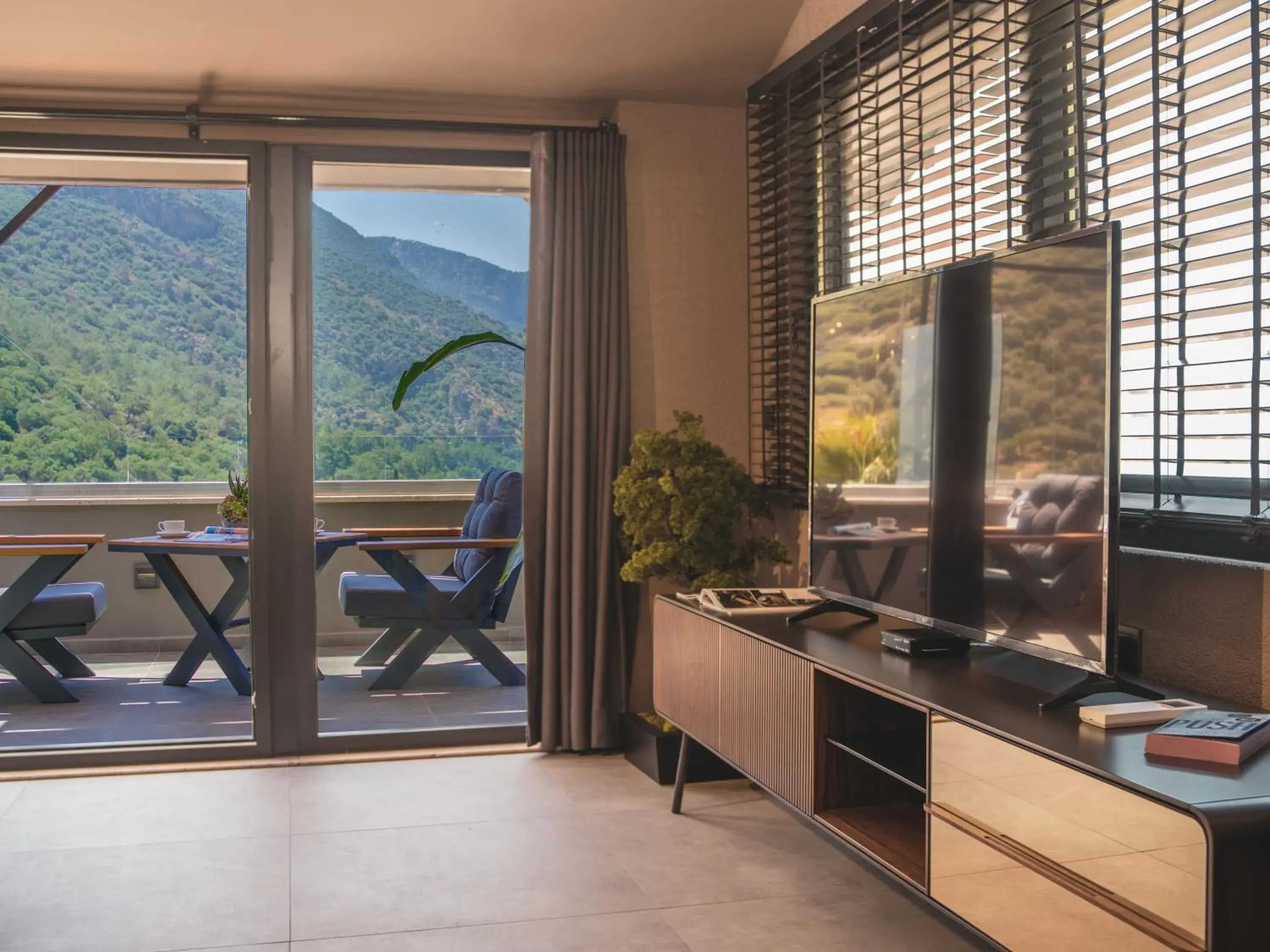 Mountain view, Kitchen/Kitchenette in Morina Deluxe Hotel