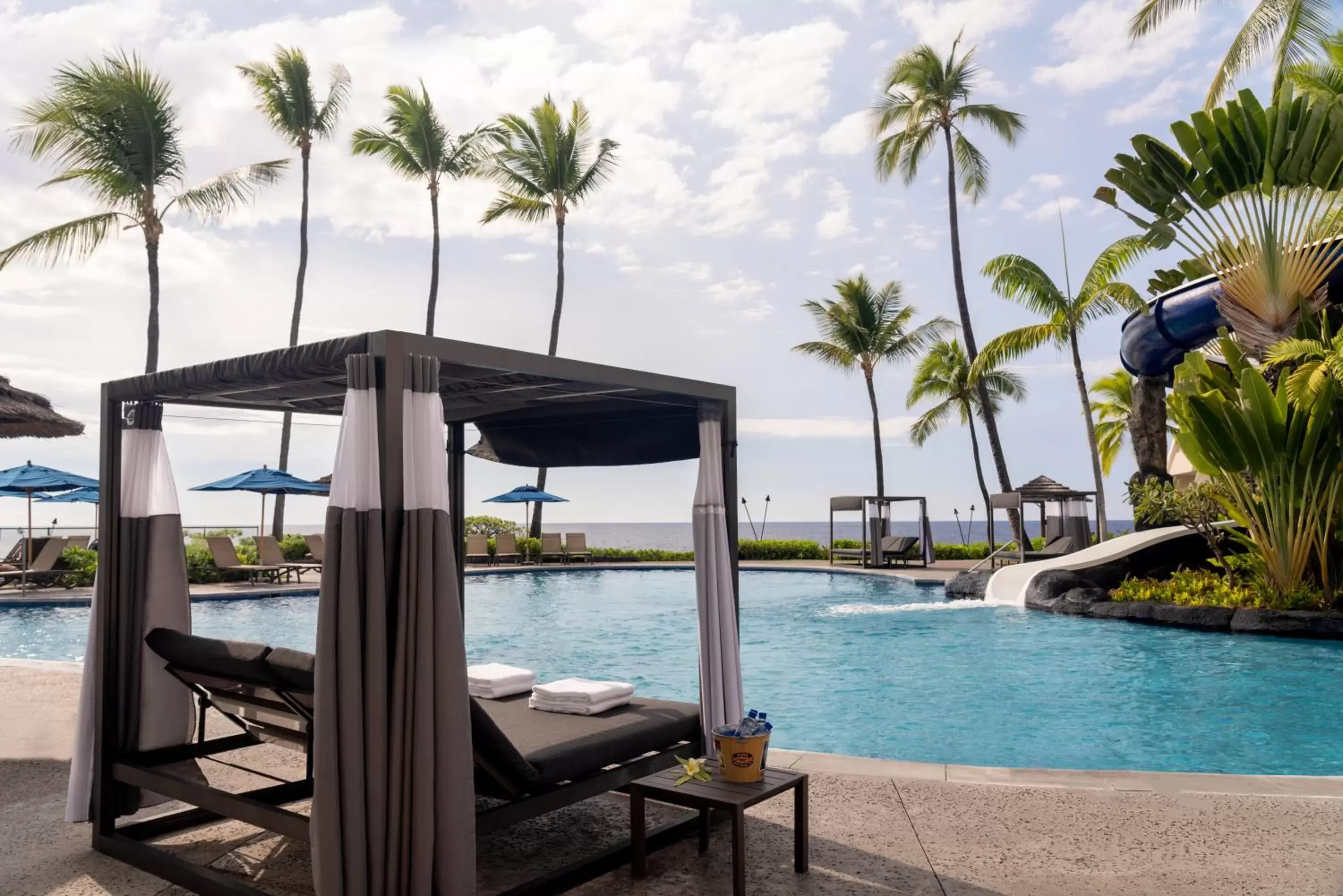 Swimming pool in Outrigger Kona Resort and Spa