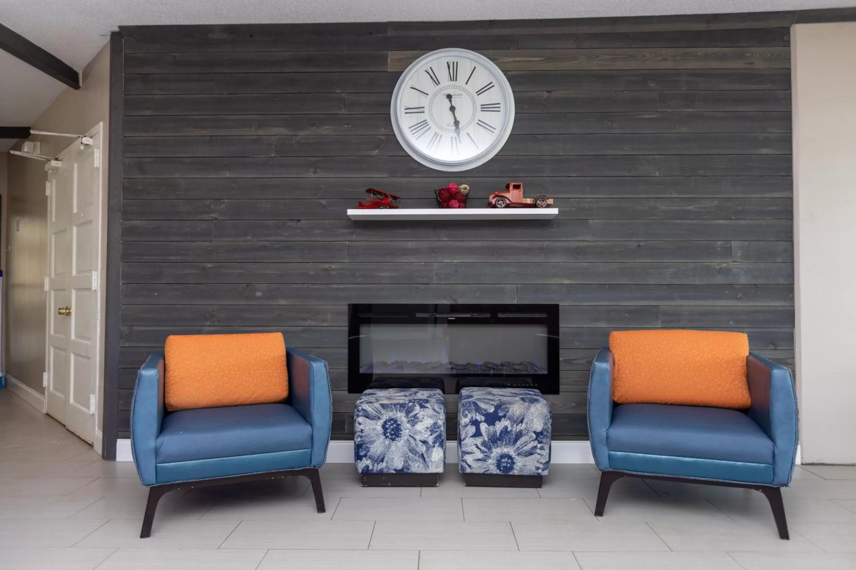 Seating area in Super 8 by Wyndham Goldsboro