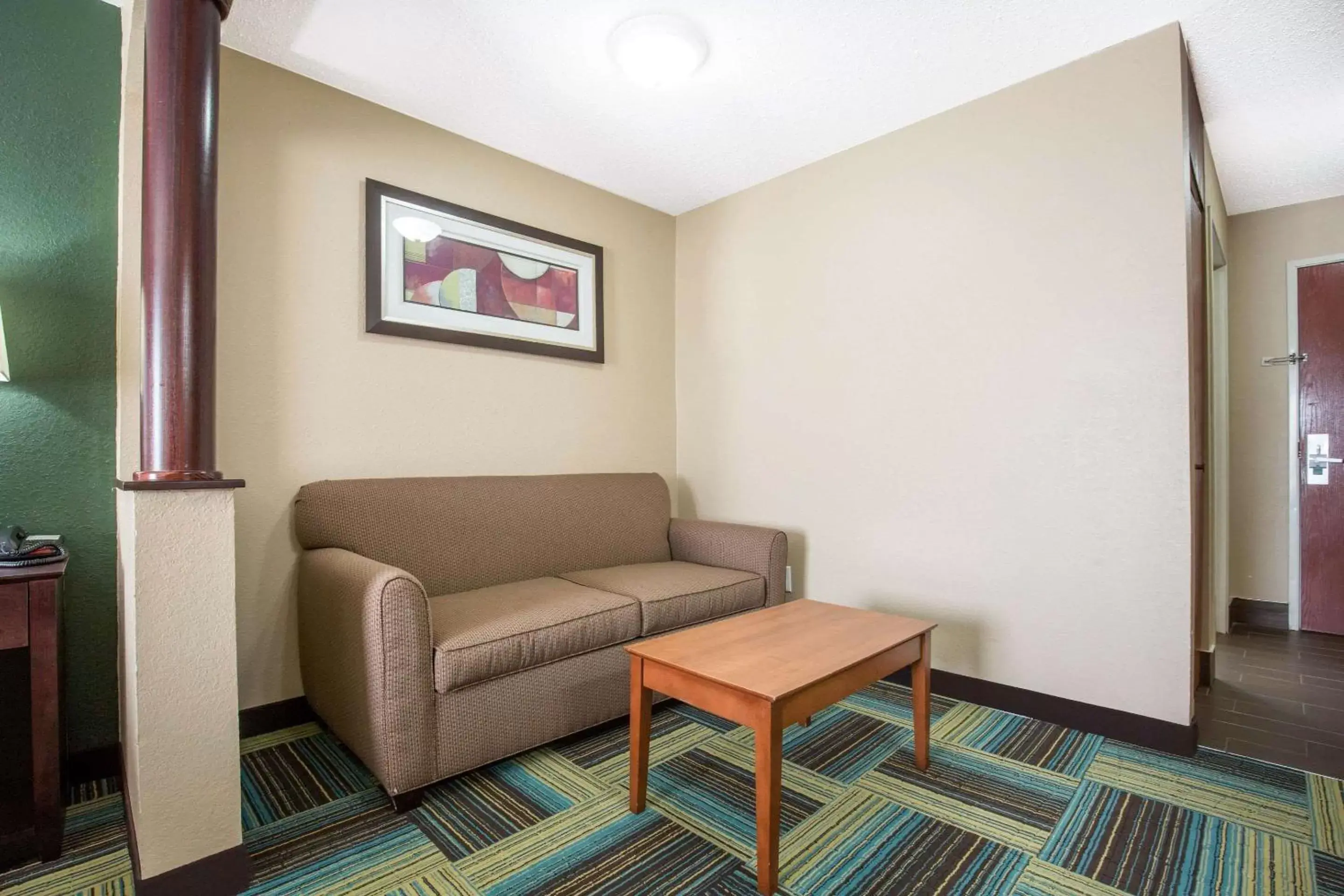 Photo of the whole room, Seating Area in Quality Inn & Suites Arnold