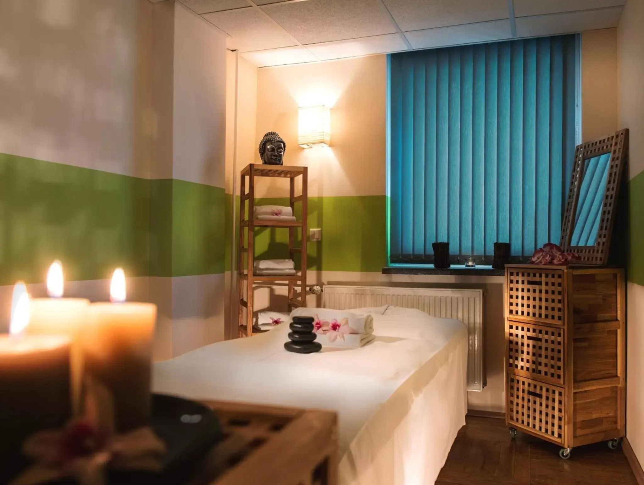 Massage, Bed in AHORN Waldhotel Altenberg Massage, Bed in AHORN Waldhotel Altenberg