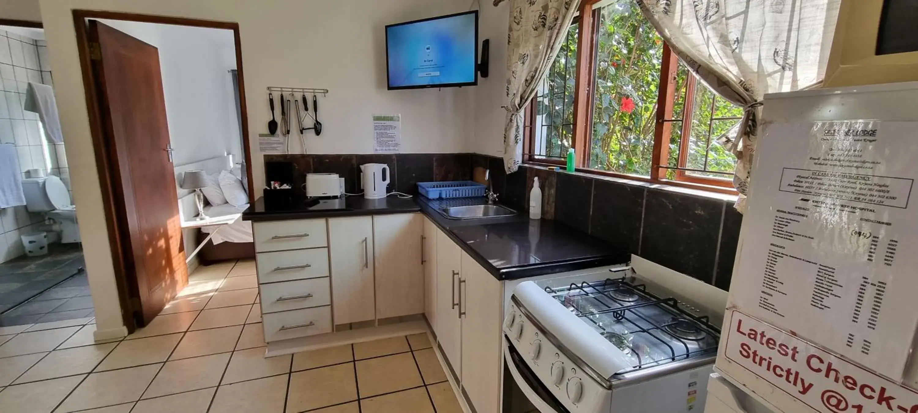 Kitchen/Kitchenette in Salt River Lodge