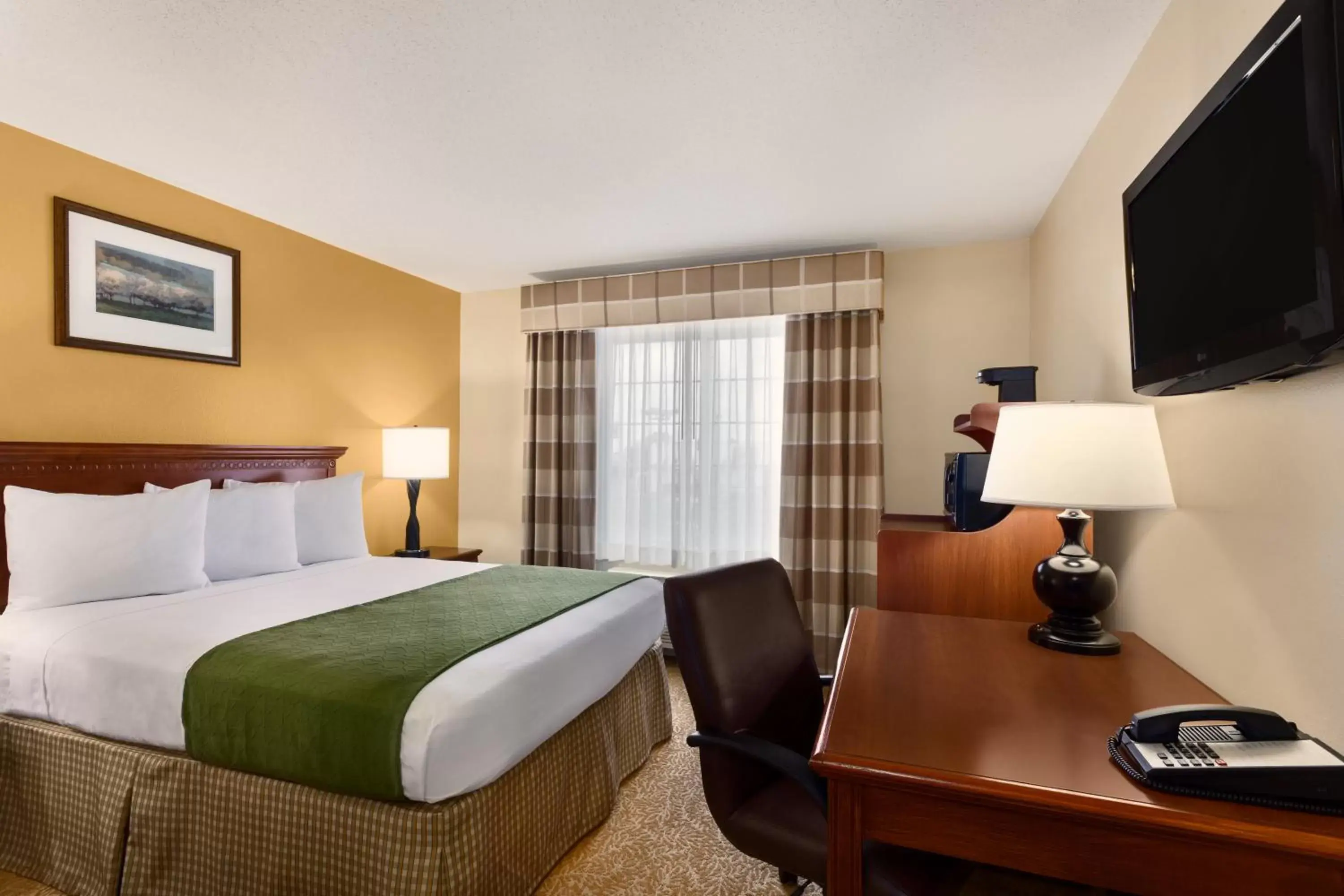 Bedroom, Bed in Country Inn & Suites by Radisson, Marion, OH
