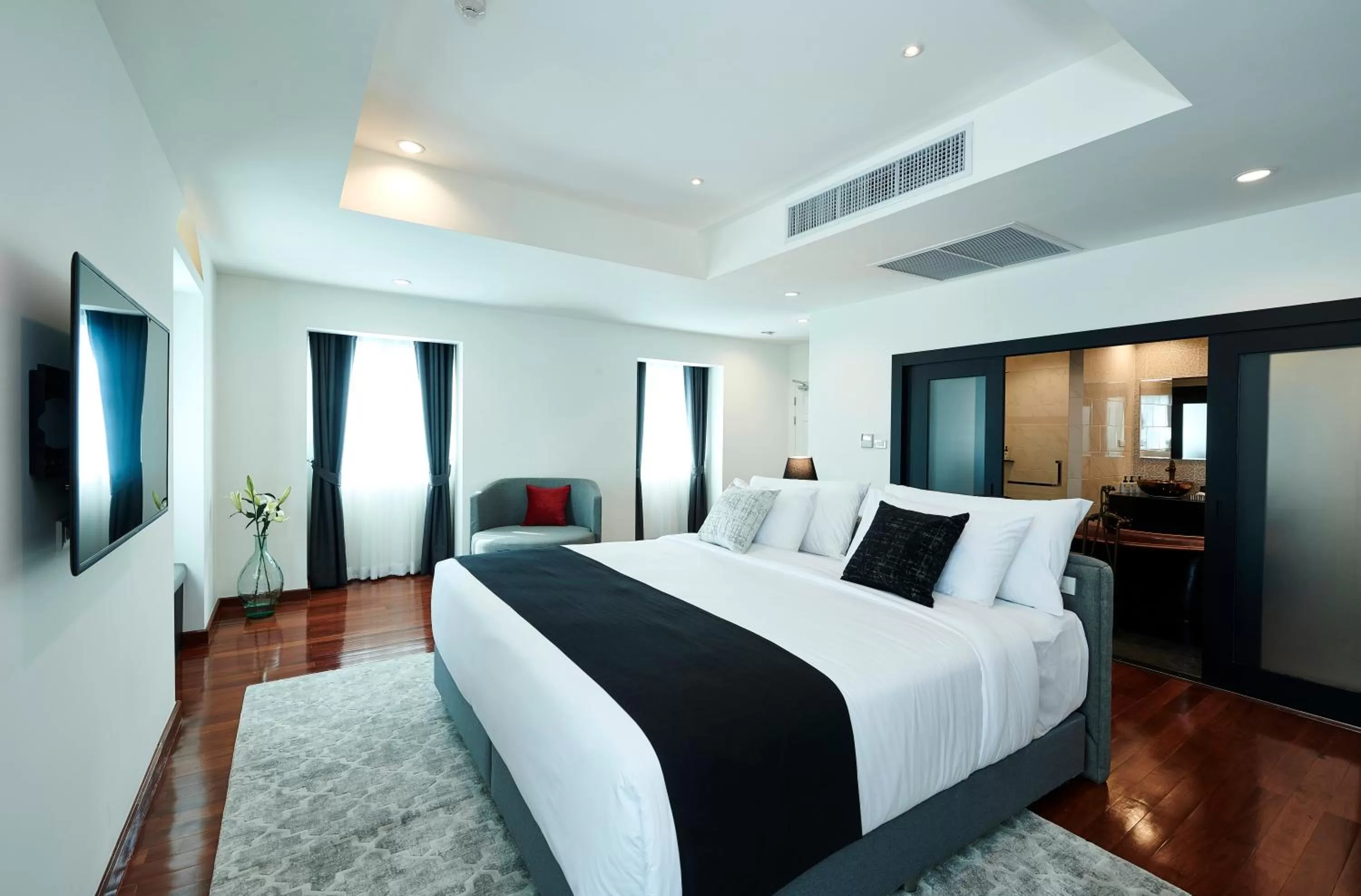 Bedroom, Bed in Villa De Pranakorn