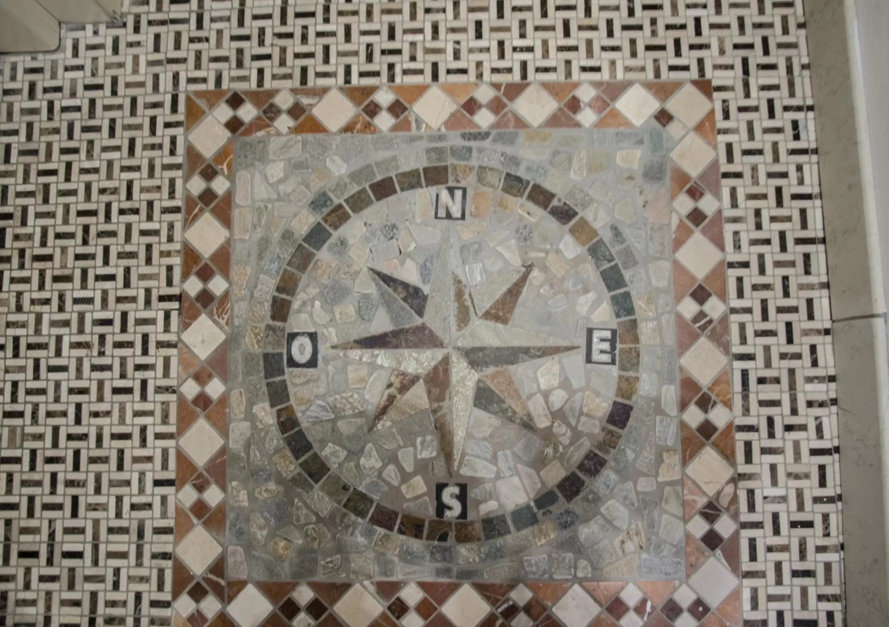 Decorative detail in Hotel Antigo Trovatore