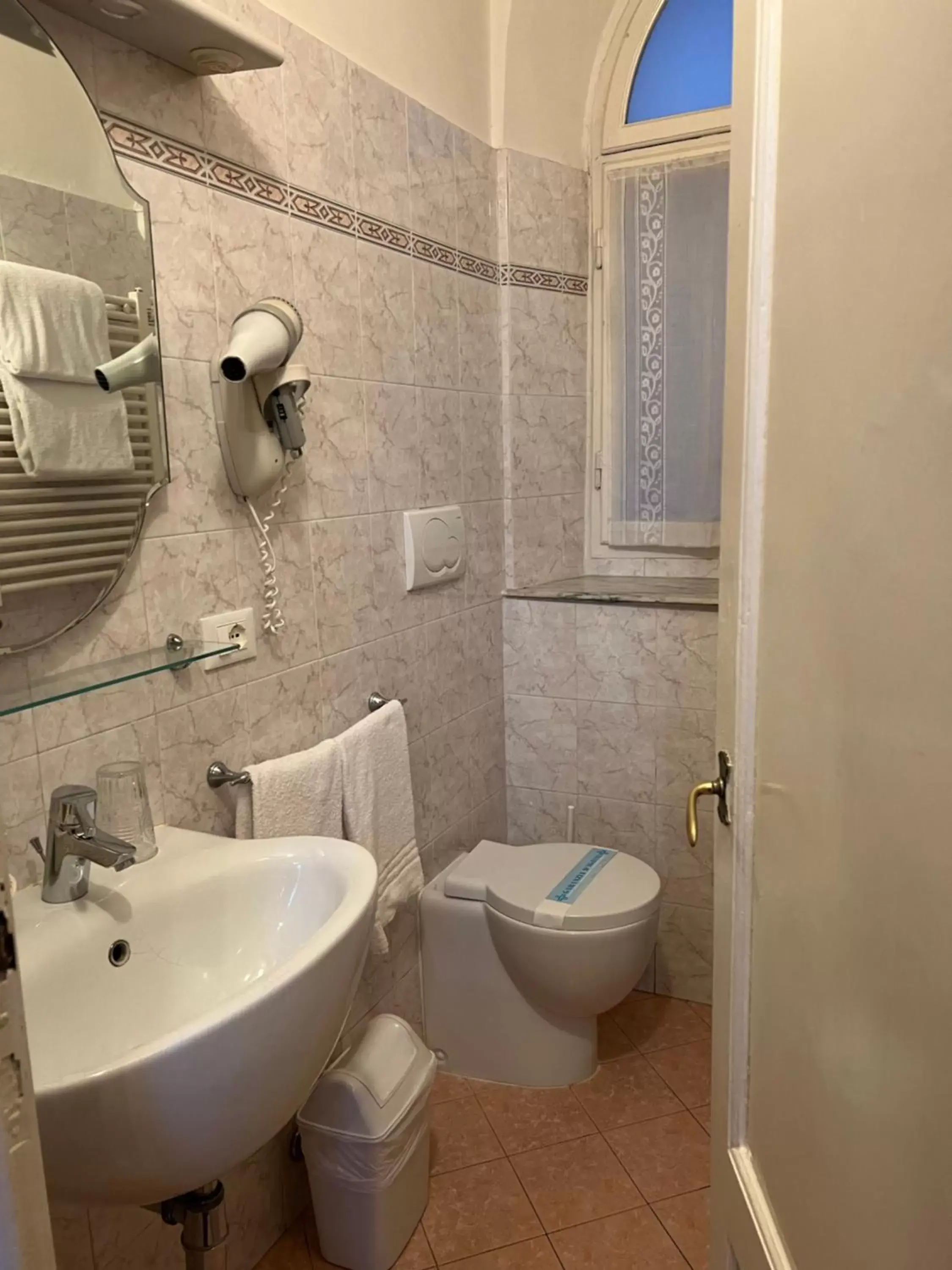 Shower, Bathroom in Hotel Villa Liana