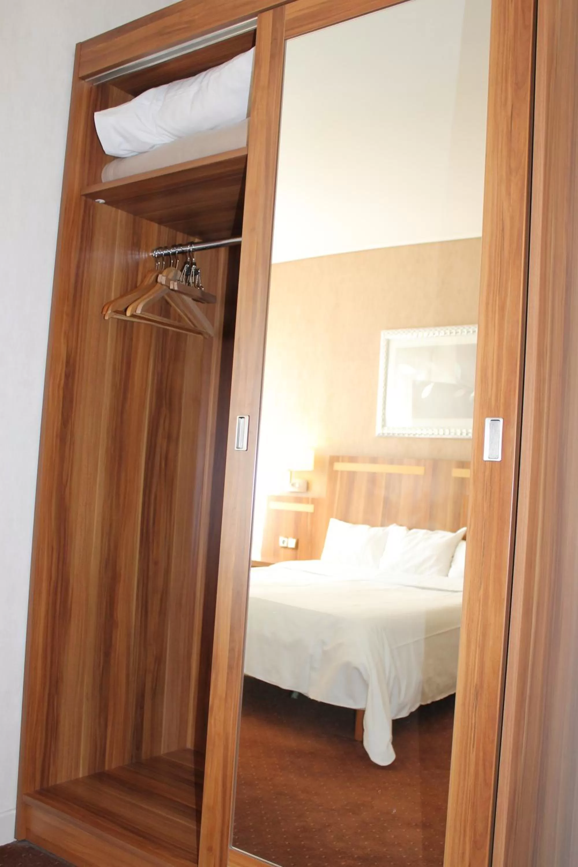 Photo of the whole room, Bed in Hotel The Originals du Grand Monarque Nantes Gare