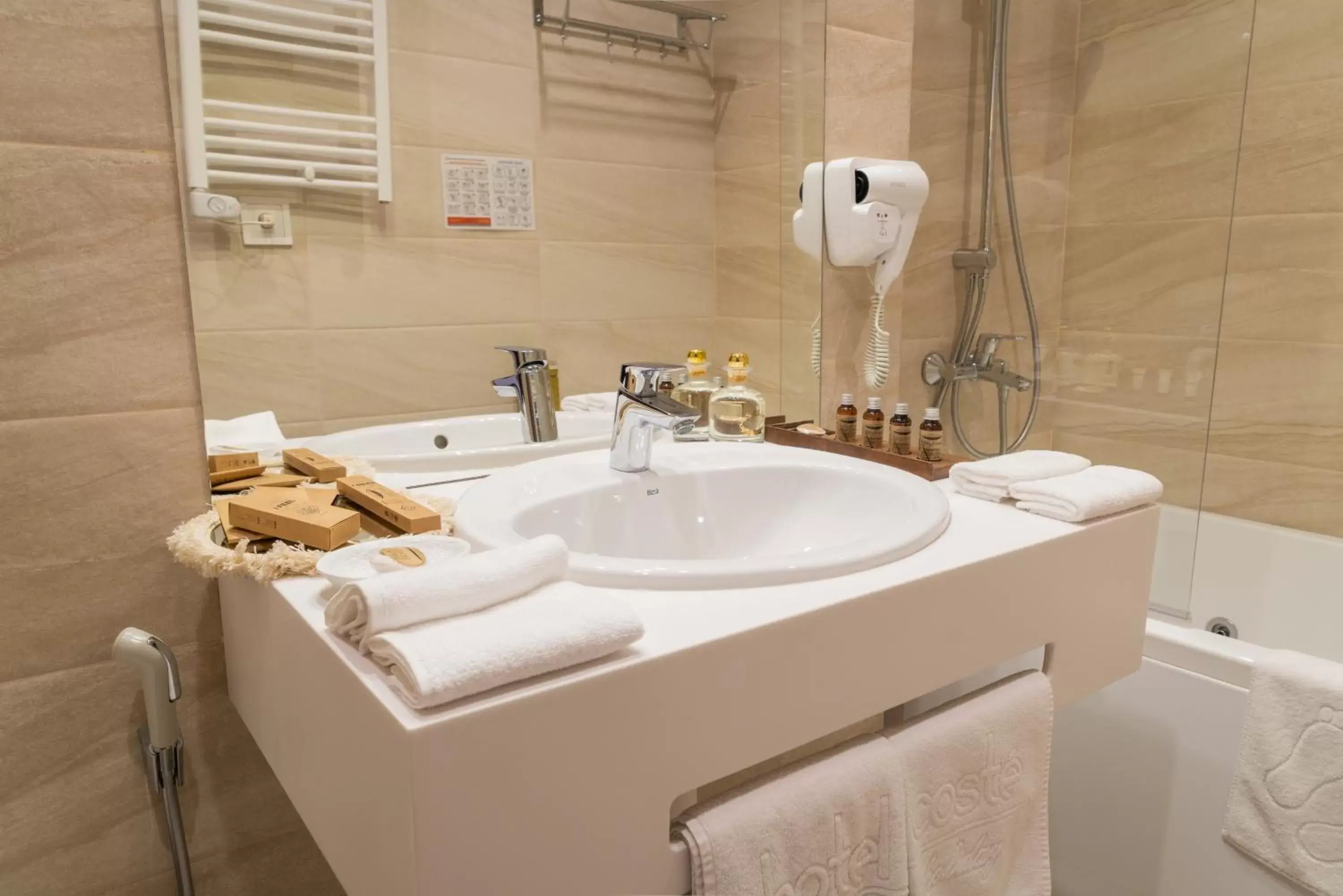 Bathroom in Costé Hotel