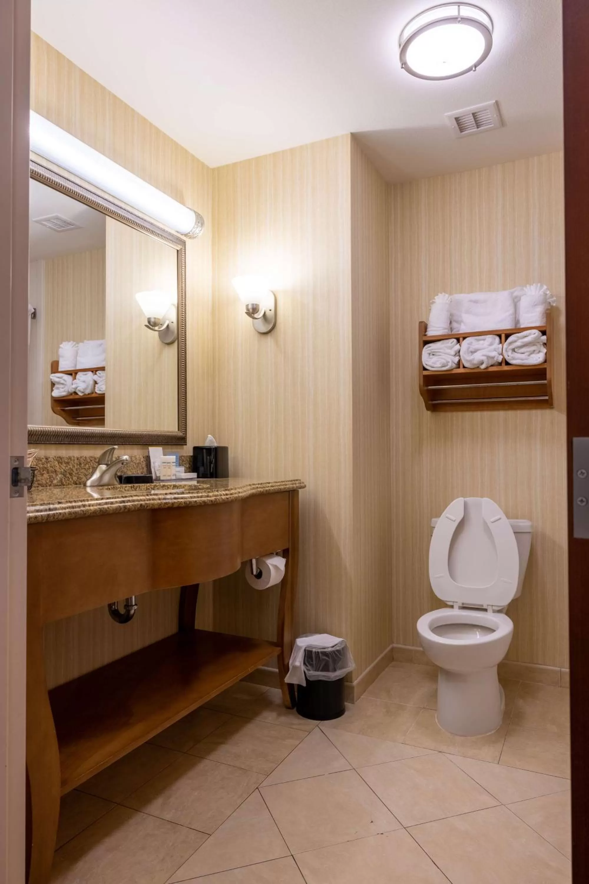 Photo of the whole room in Hampton Inn Alice