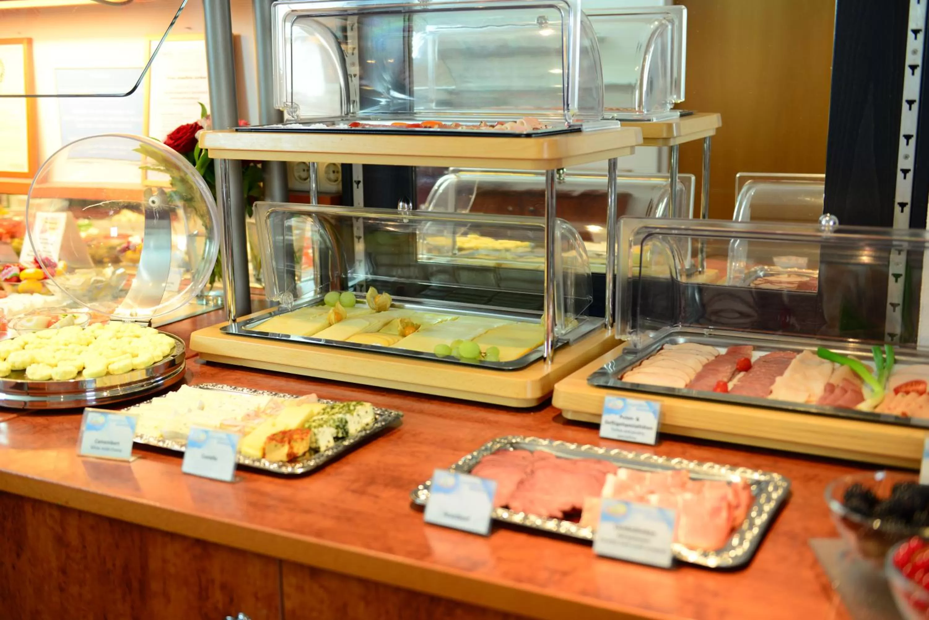 Buffet breakfast in Hotel National Düsseldorf (Superior)