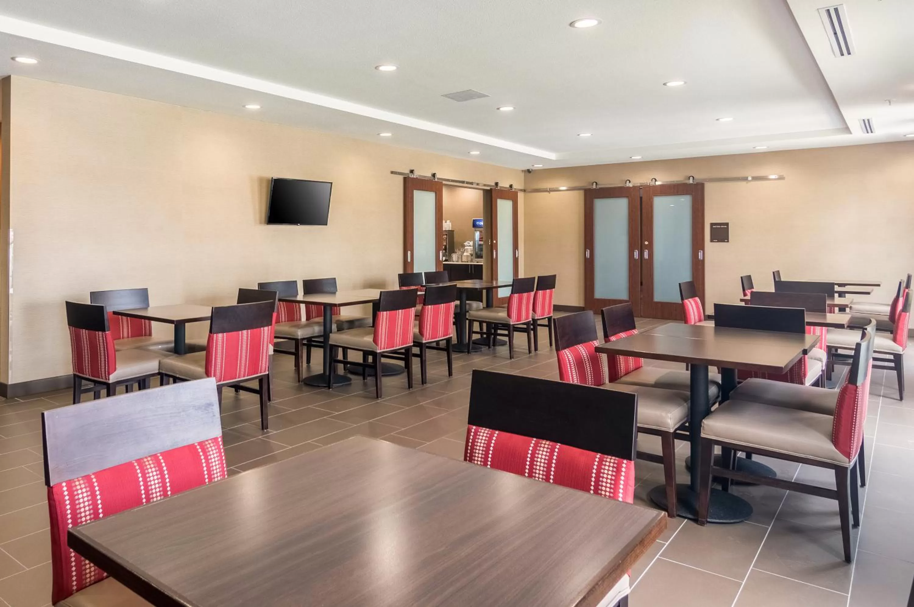 Restaurant/places to eat in Comfort Suites Meridian and I-40