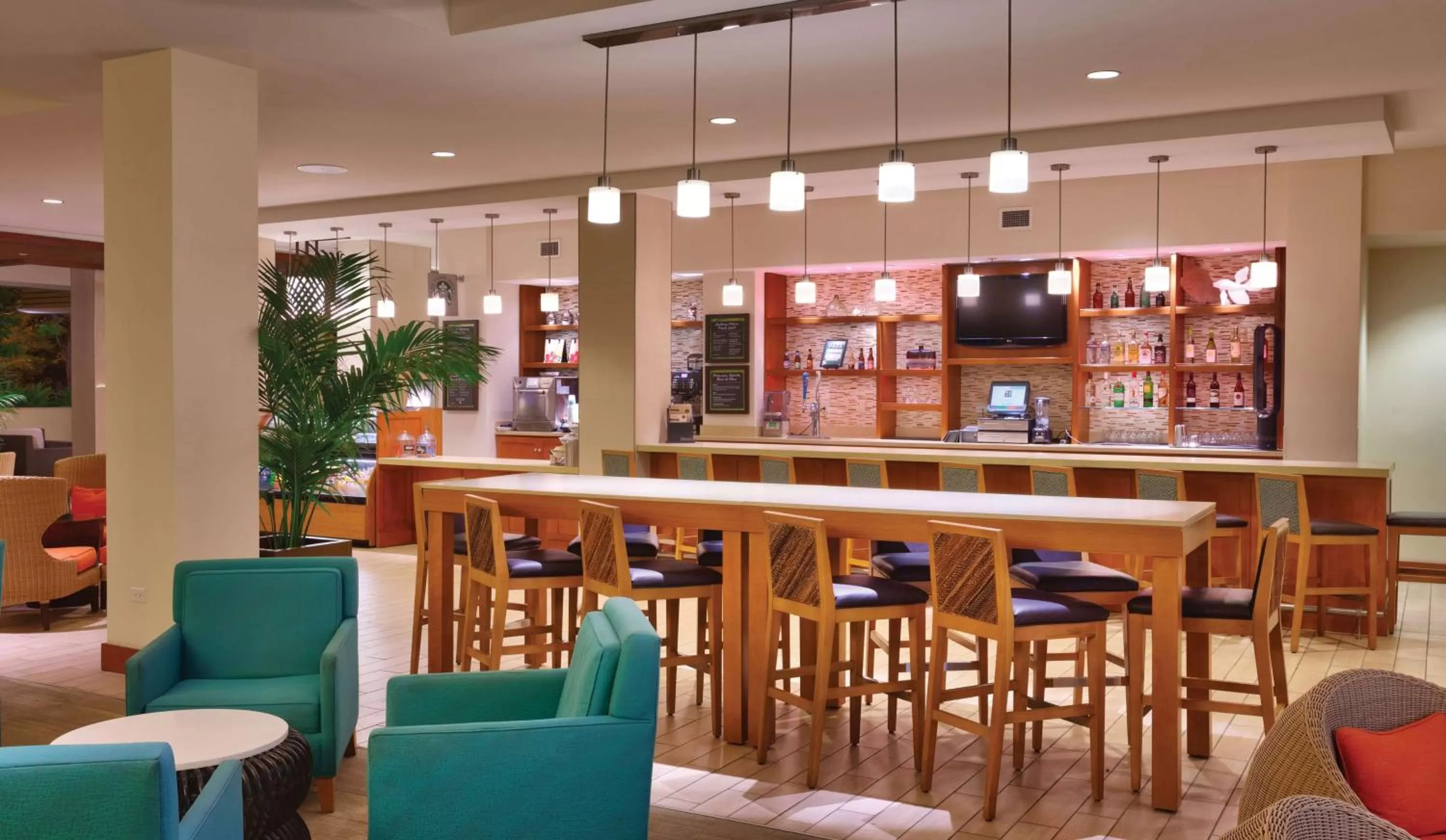 Lounge or bar in Hyatt Place Waikiki Beach