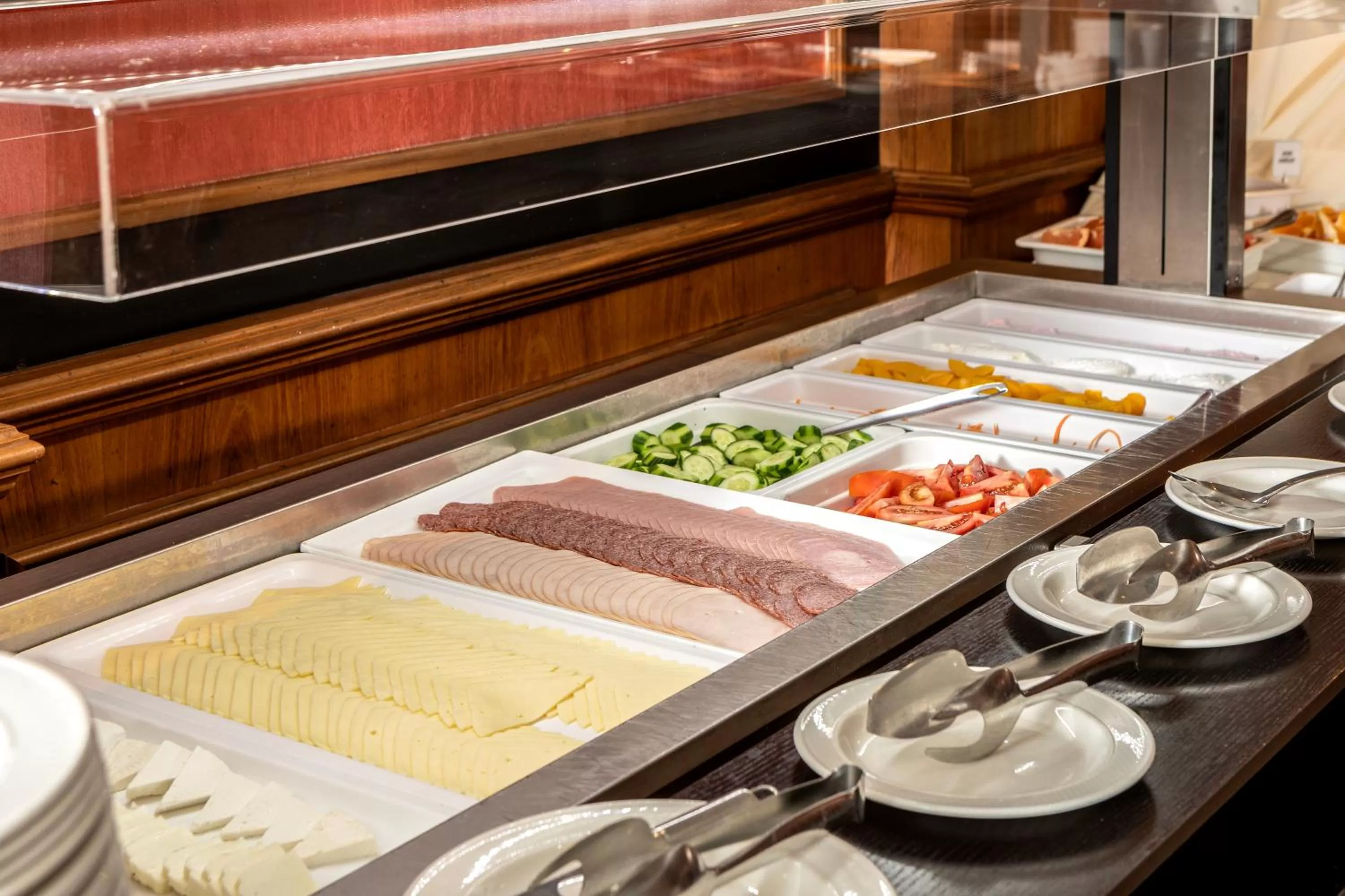 Buffet breakfast in Kapetanios Limassol Hotel