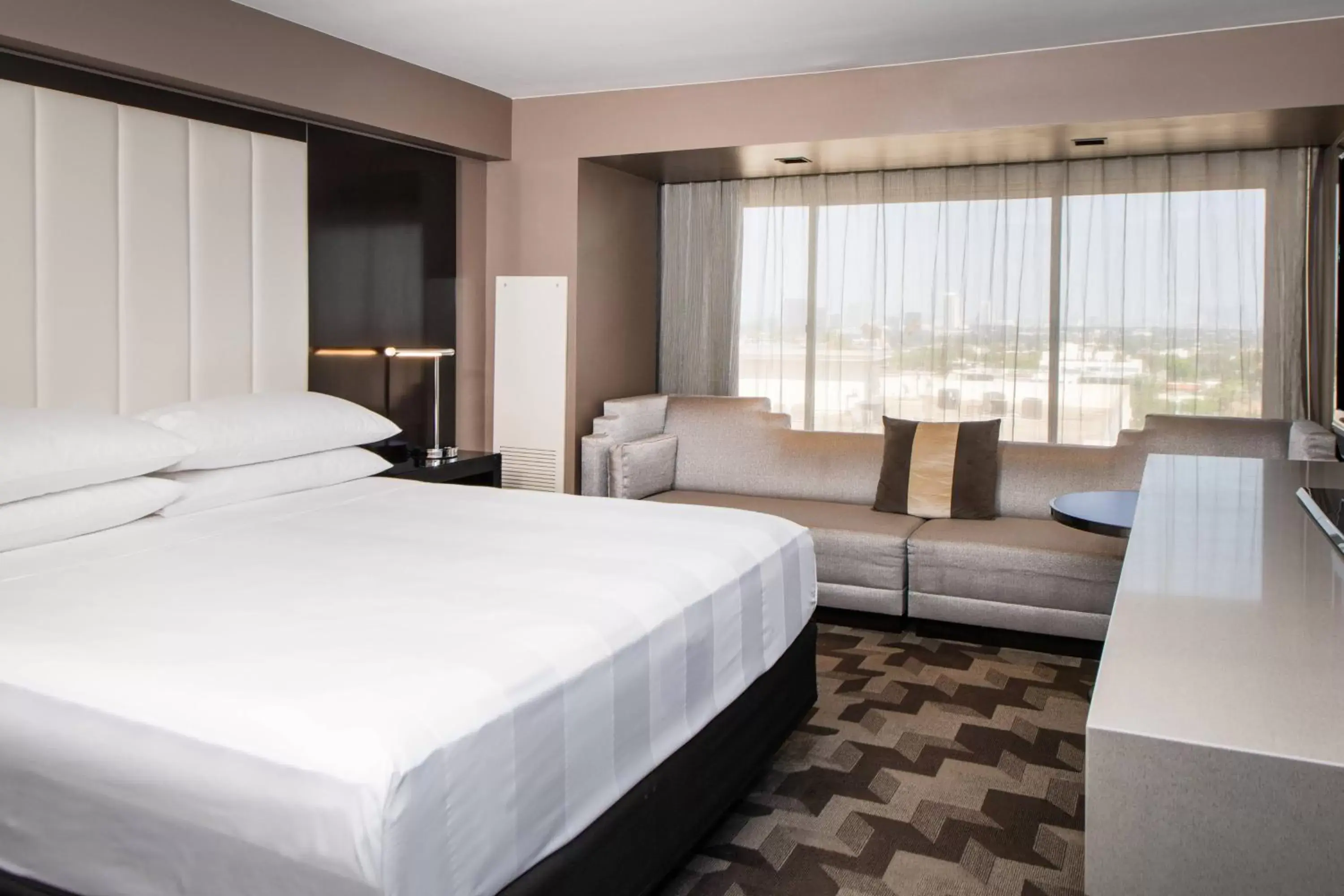 Photo of the whole room, Bed in Beverly Hills Marriott
