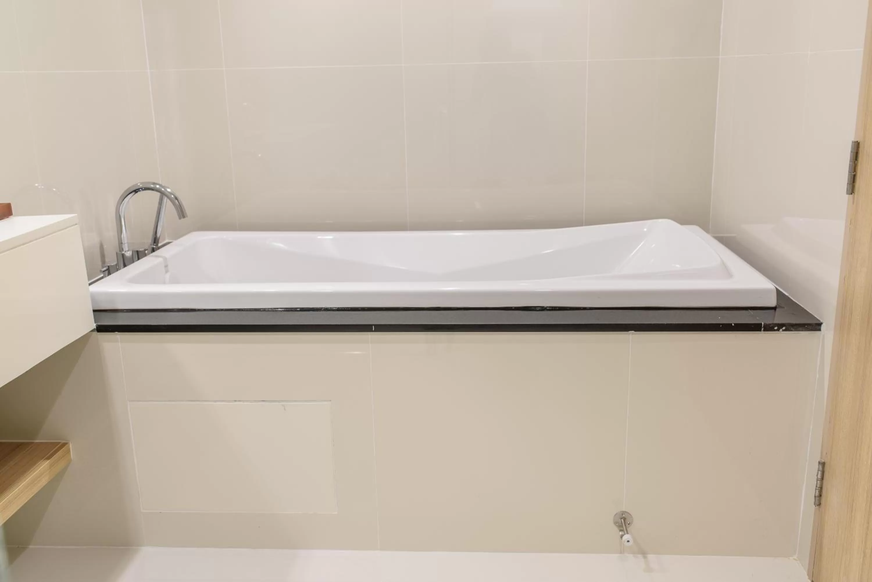 Hot Tub in Alix Bangkok Hotel