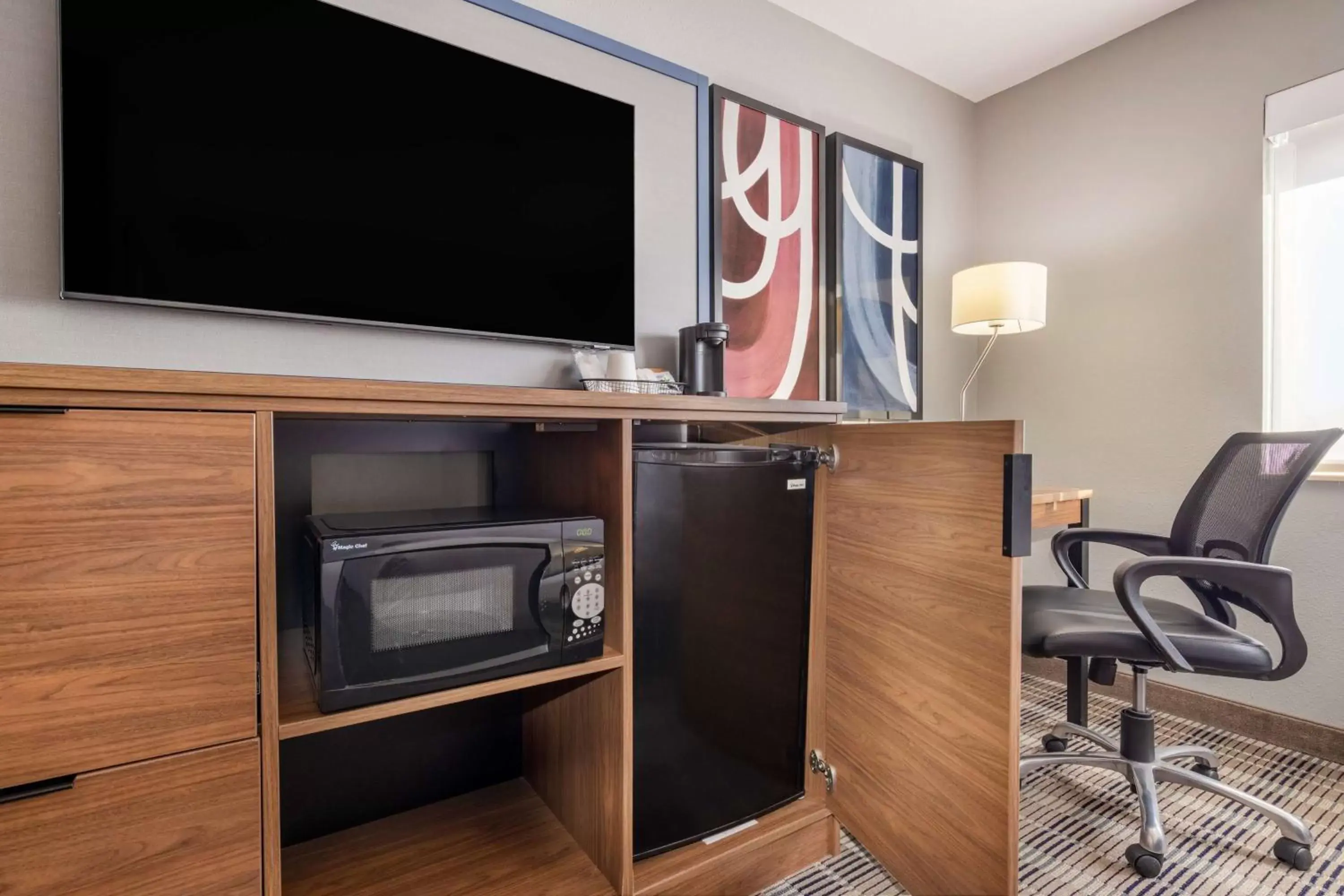 Photo of the whole room, TV/Entertainment Center in AmericInn by Wyndham Duluth