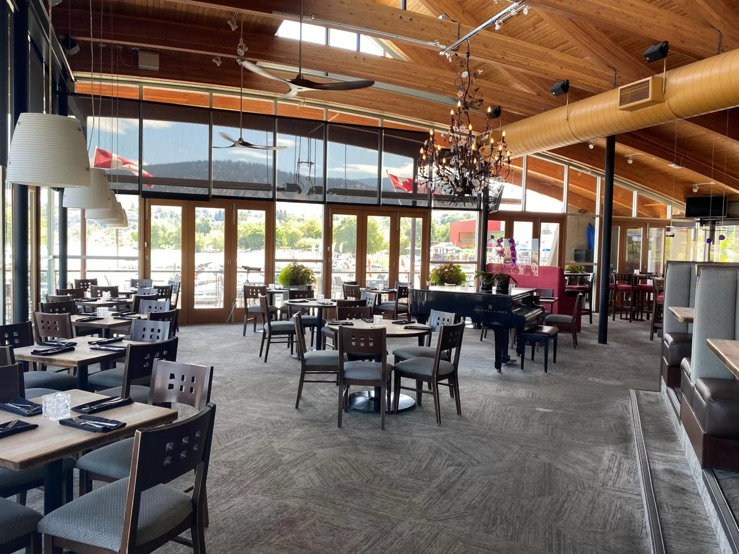 Restaurant/Places to Eat in Penticton Lakeside Resort