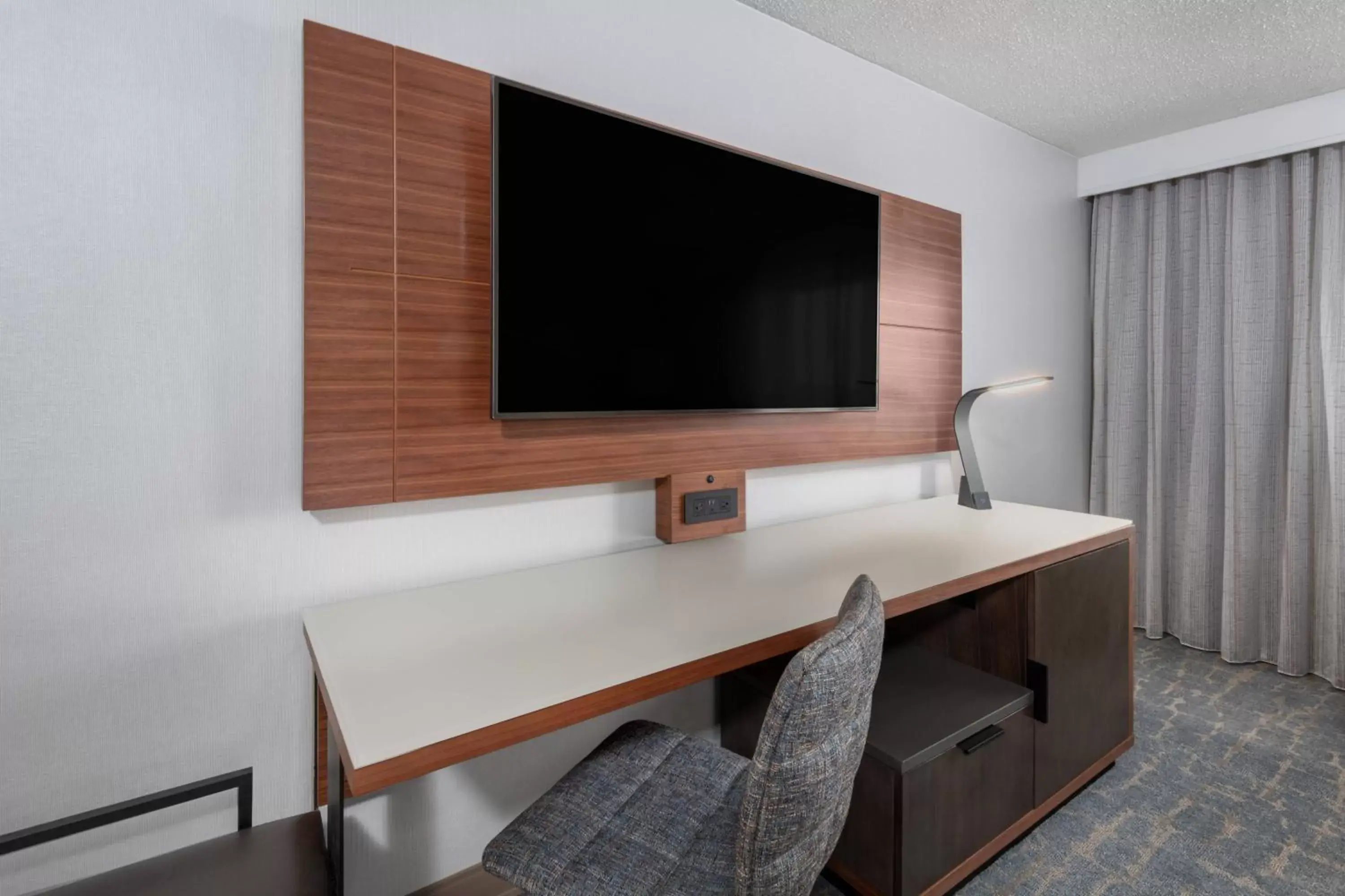 Photo of the whole room, TV/Entertainment Center in Madison Marriott West