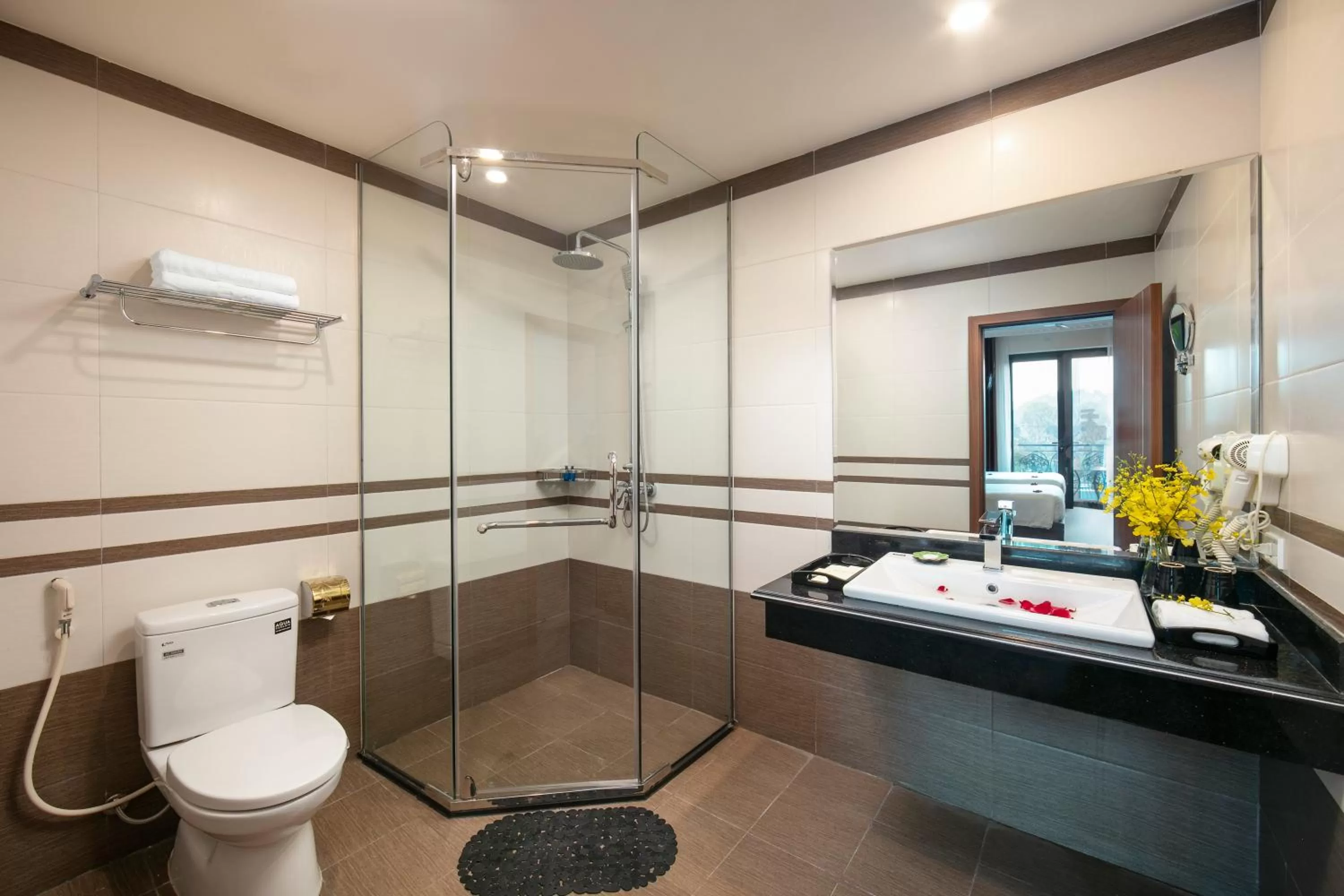 Bathroom in Tam Coc Holiday Hotel & Villa