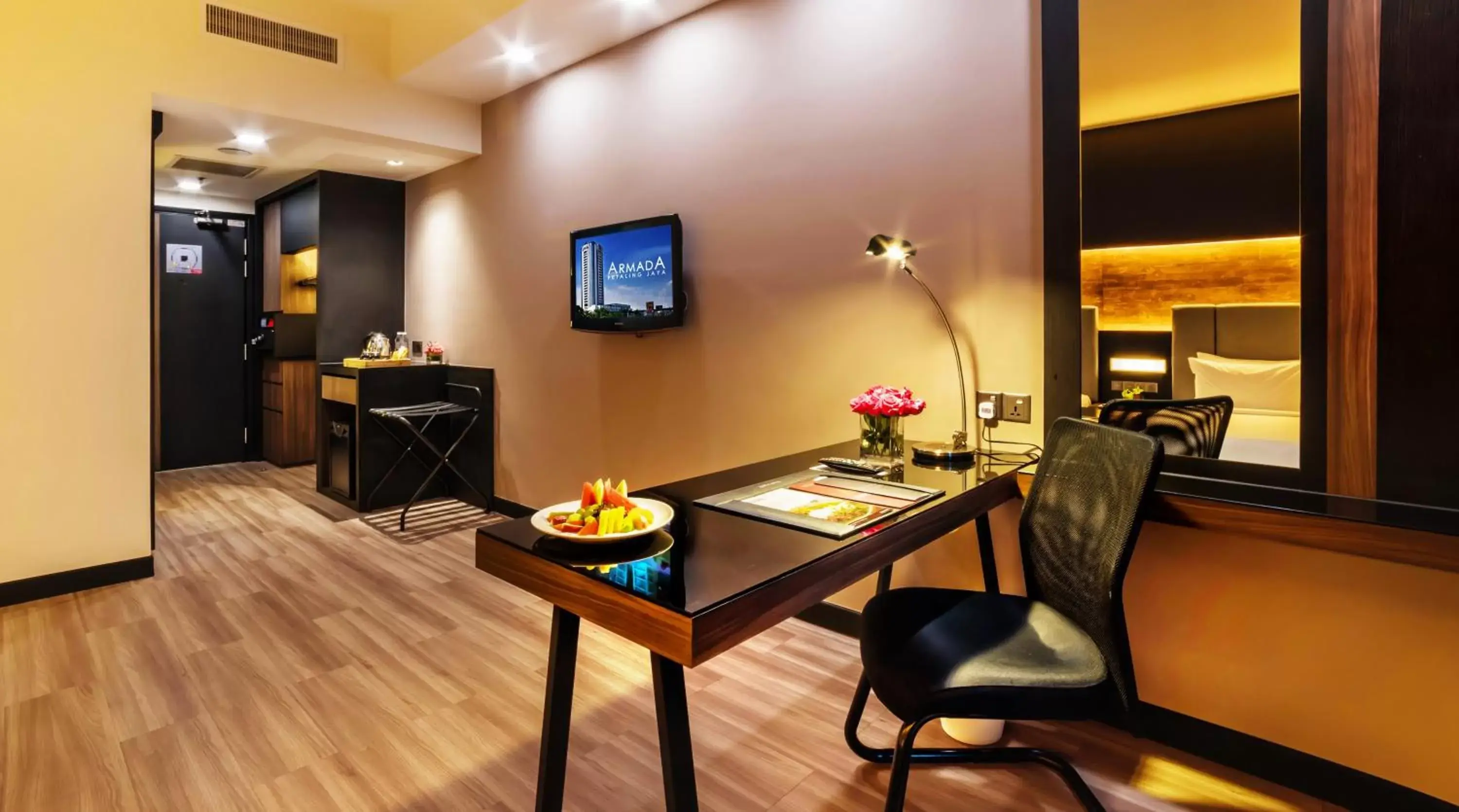 Bed, TV/Entertainment Center in Hotel Armada Petaling Jaya