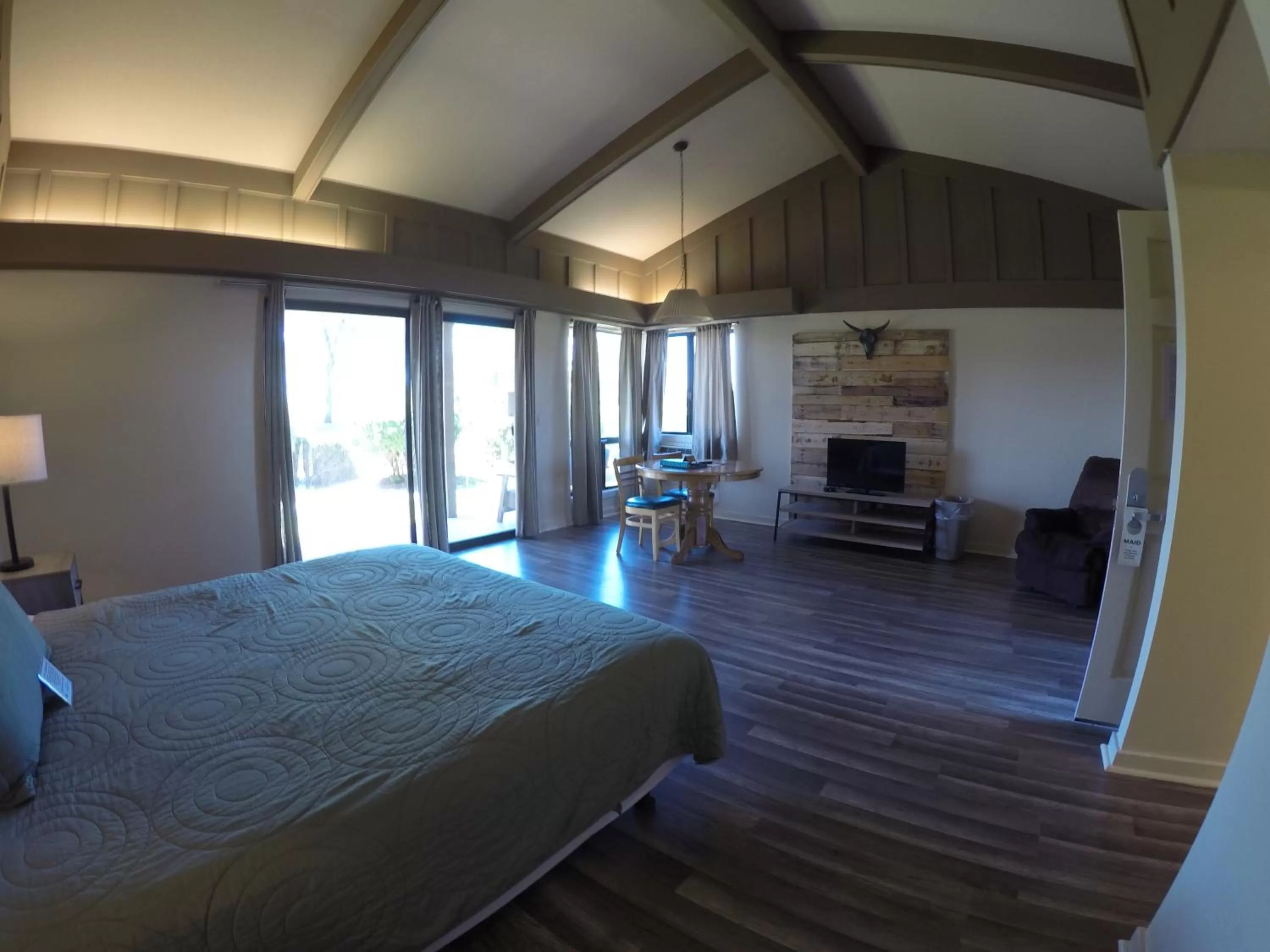 Photo of the whole room, Bed in Ridgemark Golf Club and Resort