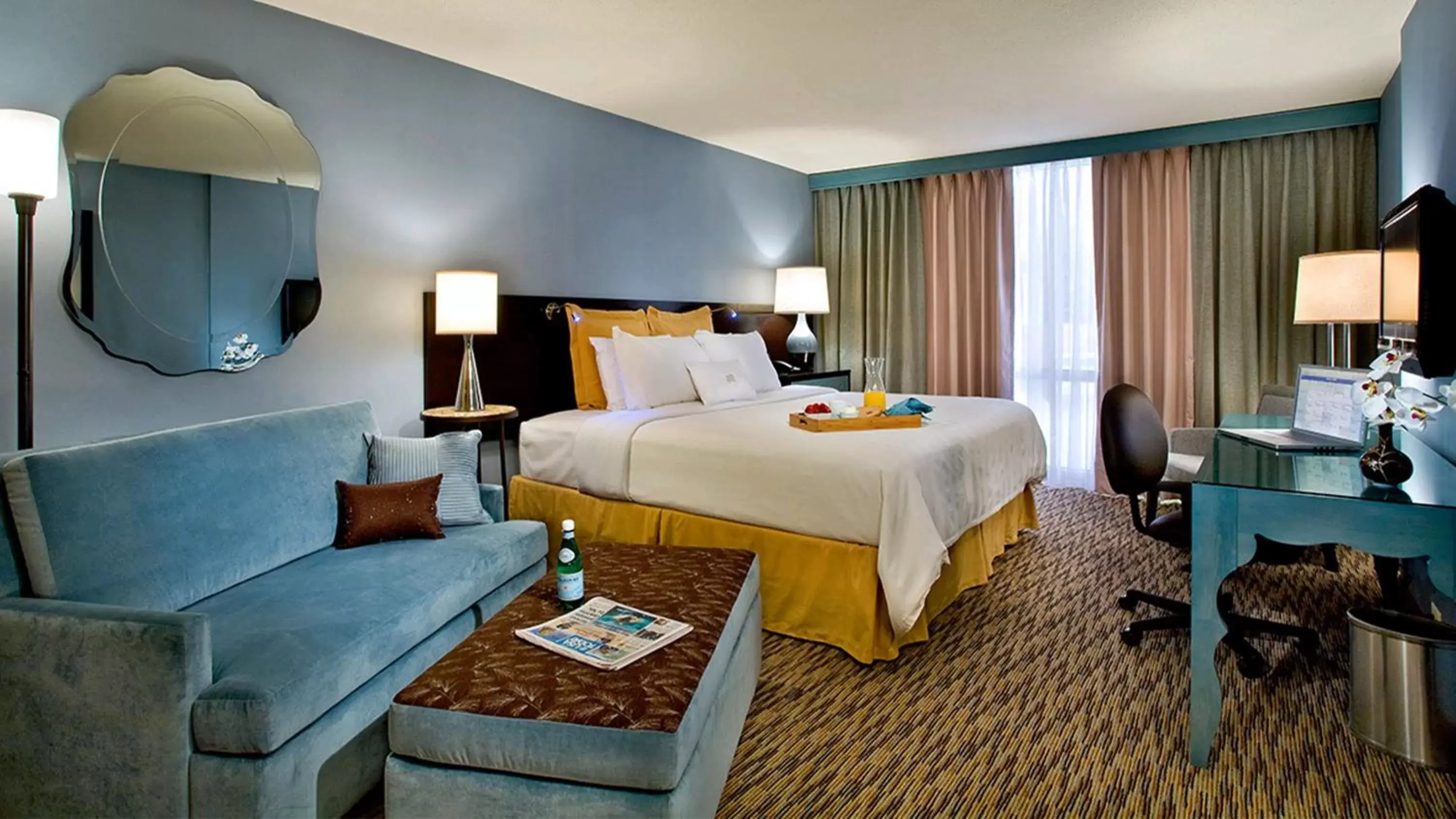 Photo of the whole room in Crowne Plaza Hotel Glen Ellyn/Lombard, an IHG Hotel