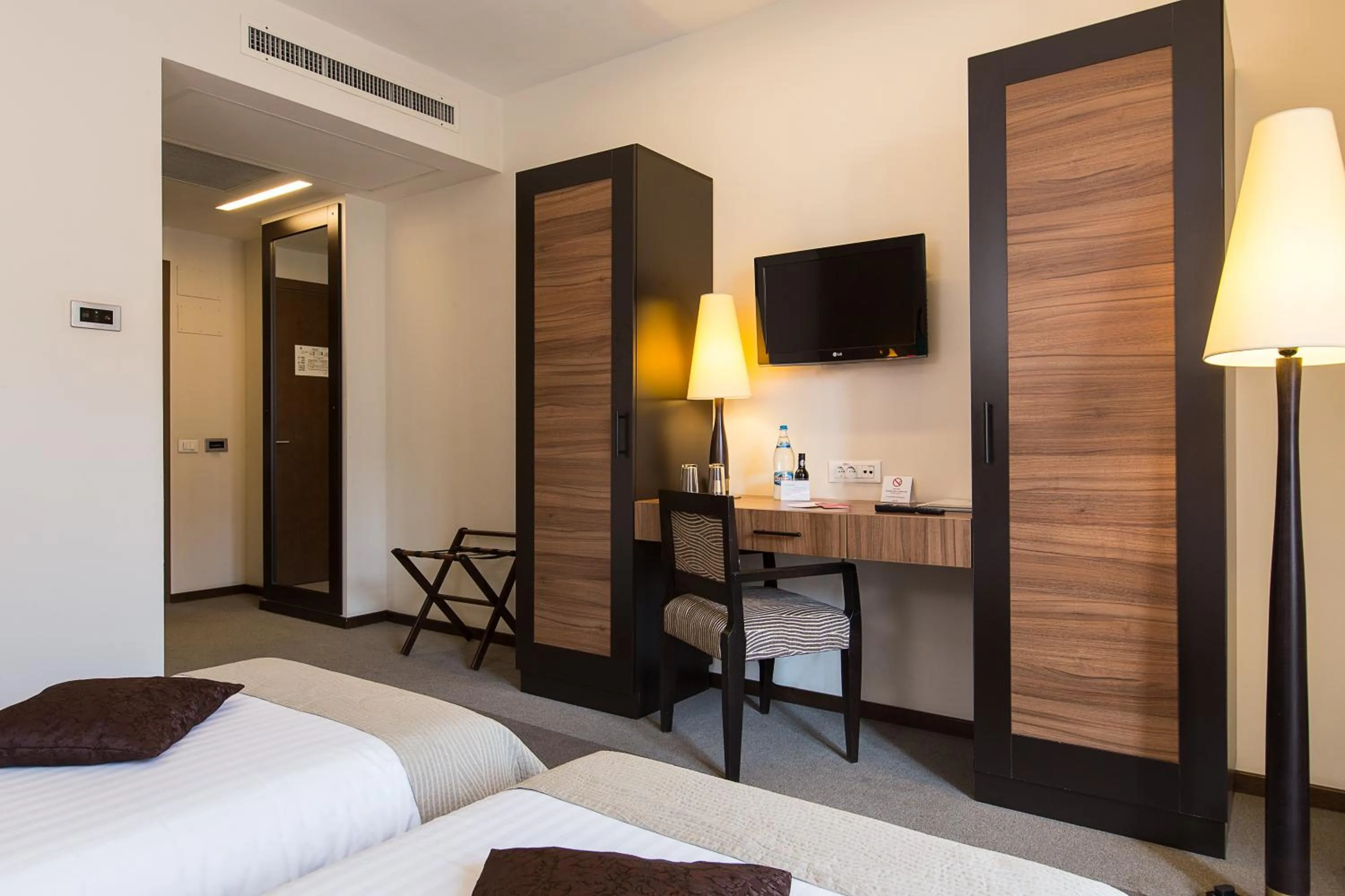 Bedroom, Bed in Europa Royale Bucharest