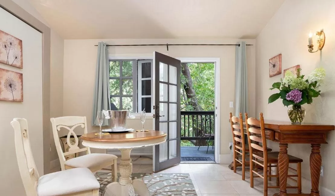 Dining area in Candlelight Inn Napa Valley