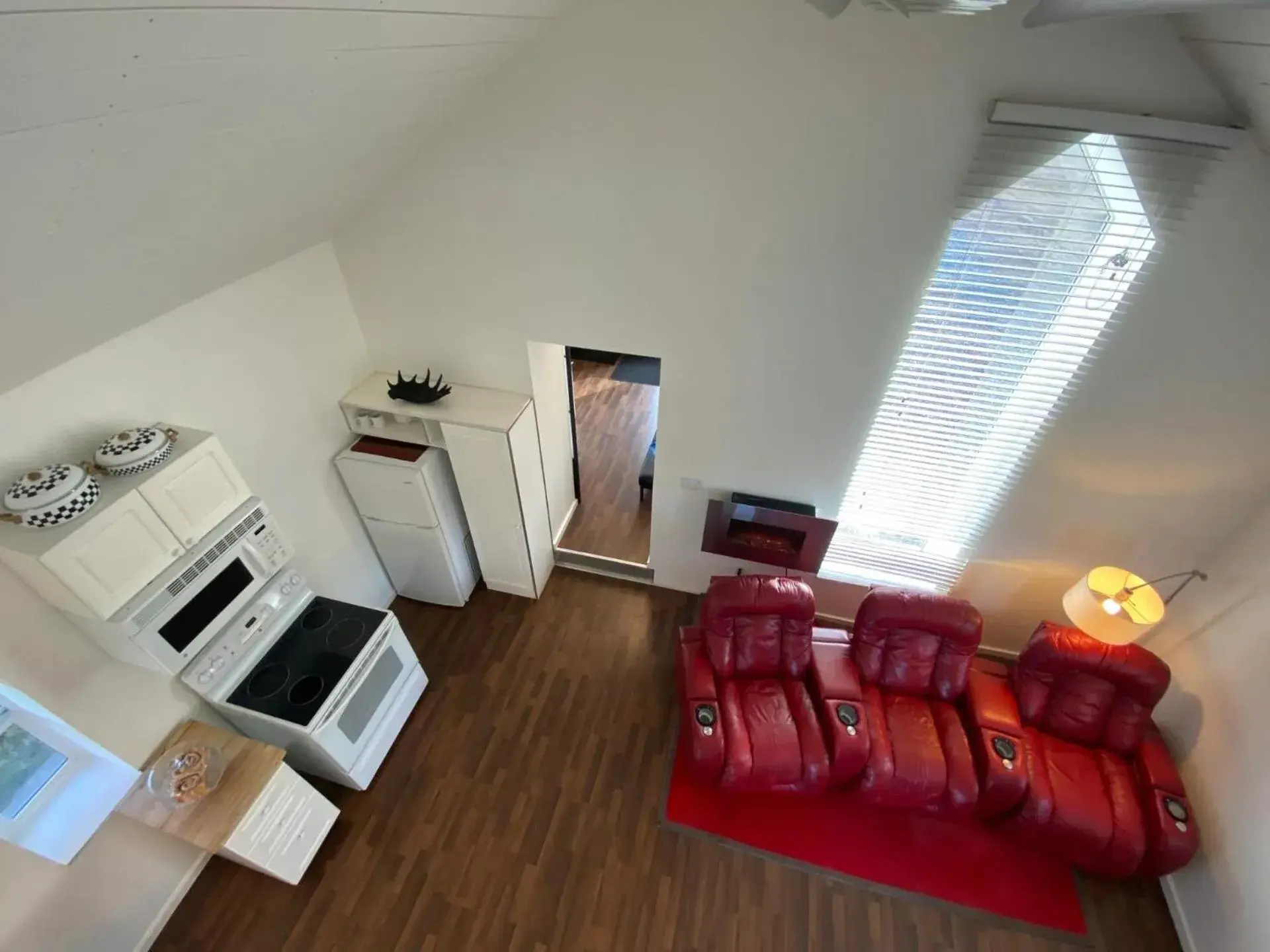 Kitchen or kitchenette, Seating Area in Woodhouse Cottages And Ranch