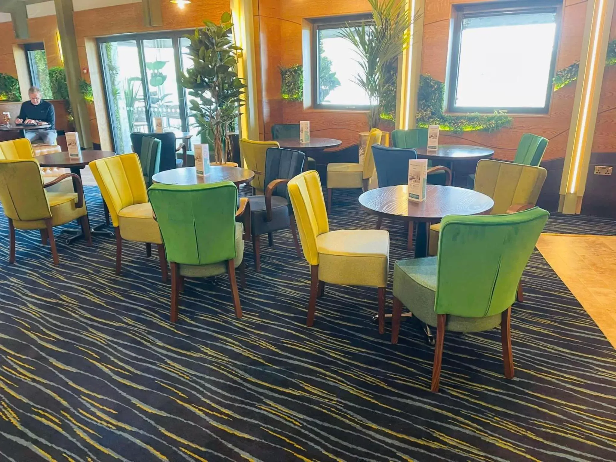 Lounge or bar in Boston West Hotel Lounge or bar in Boston West Hotel