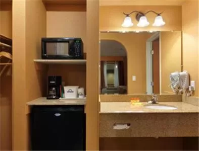 King Suite - Non-Smoking in Days Inn by Wyndham Lubbock South