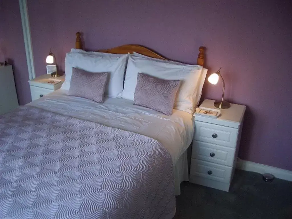 Double Room with Private Bathroom in Dove Meadow
