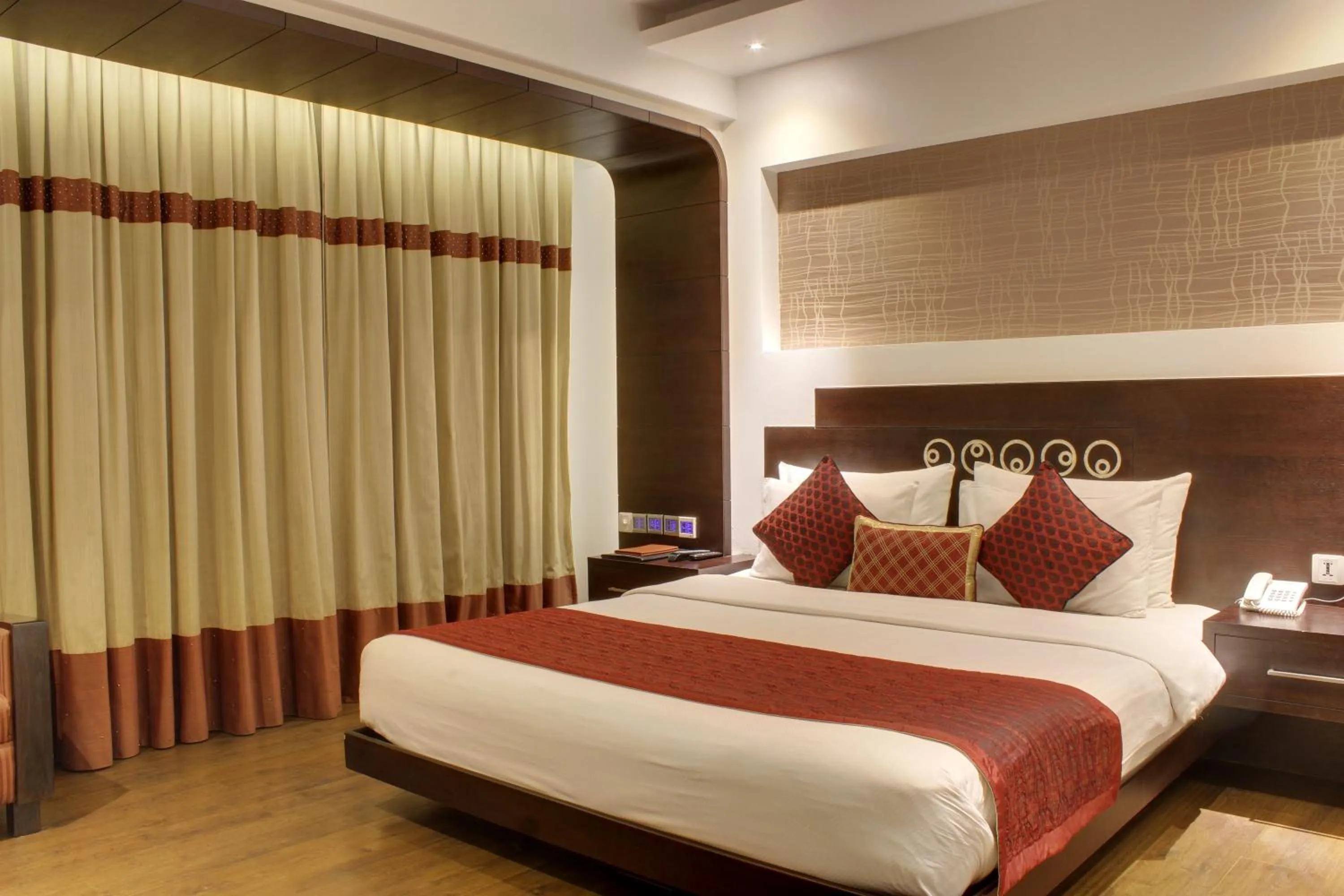 Photo of the whole room, Bed in Hotel GODWIN DELUXE - New Delhi Railway Station - Paharganj