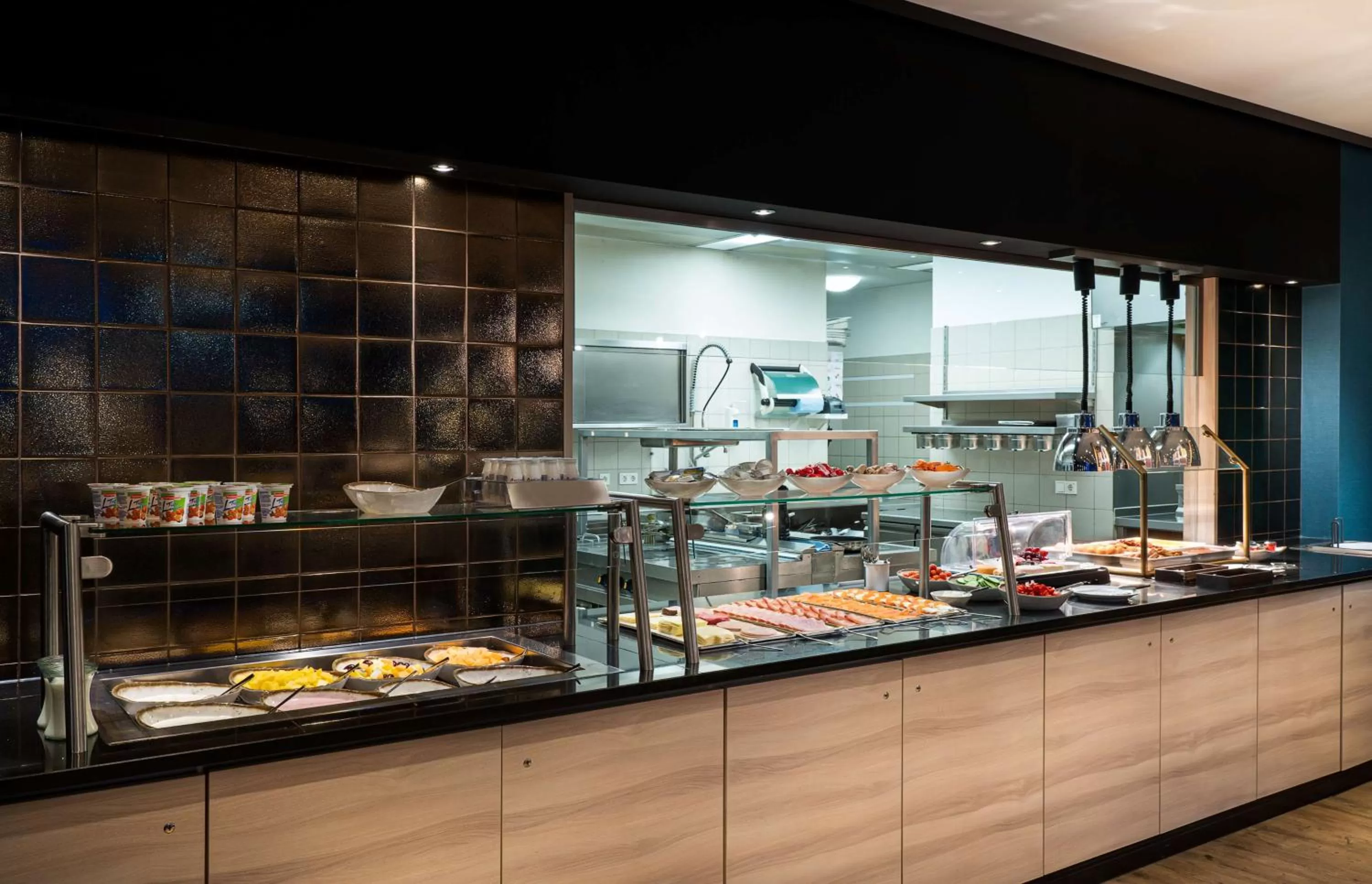 Restaurant/places to eat in elaya hotel kleve