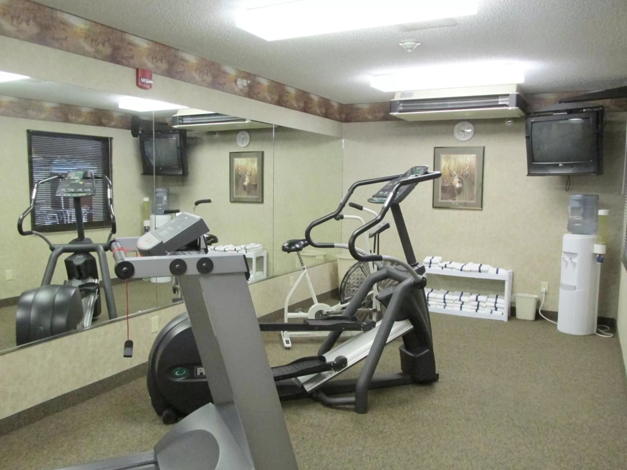 Fitness centre/facilities in Kelly Inn and Suites Mitchell