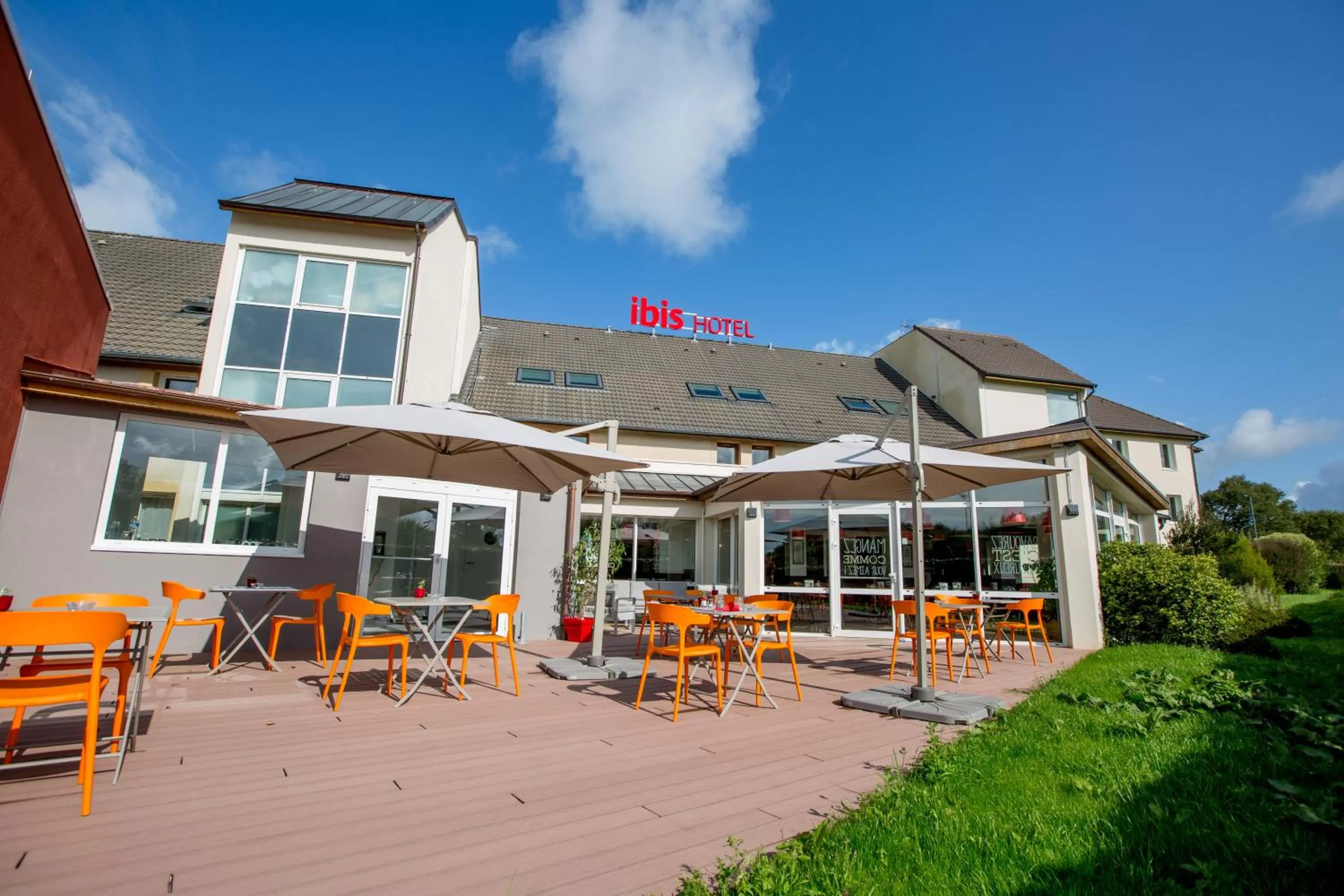 Patio in ibis Cherbourg La Glacerie