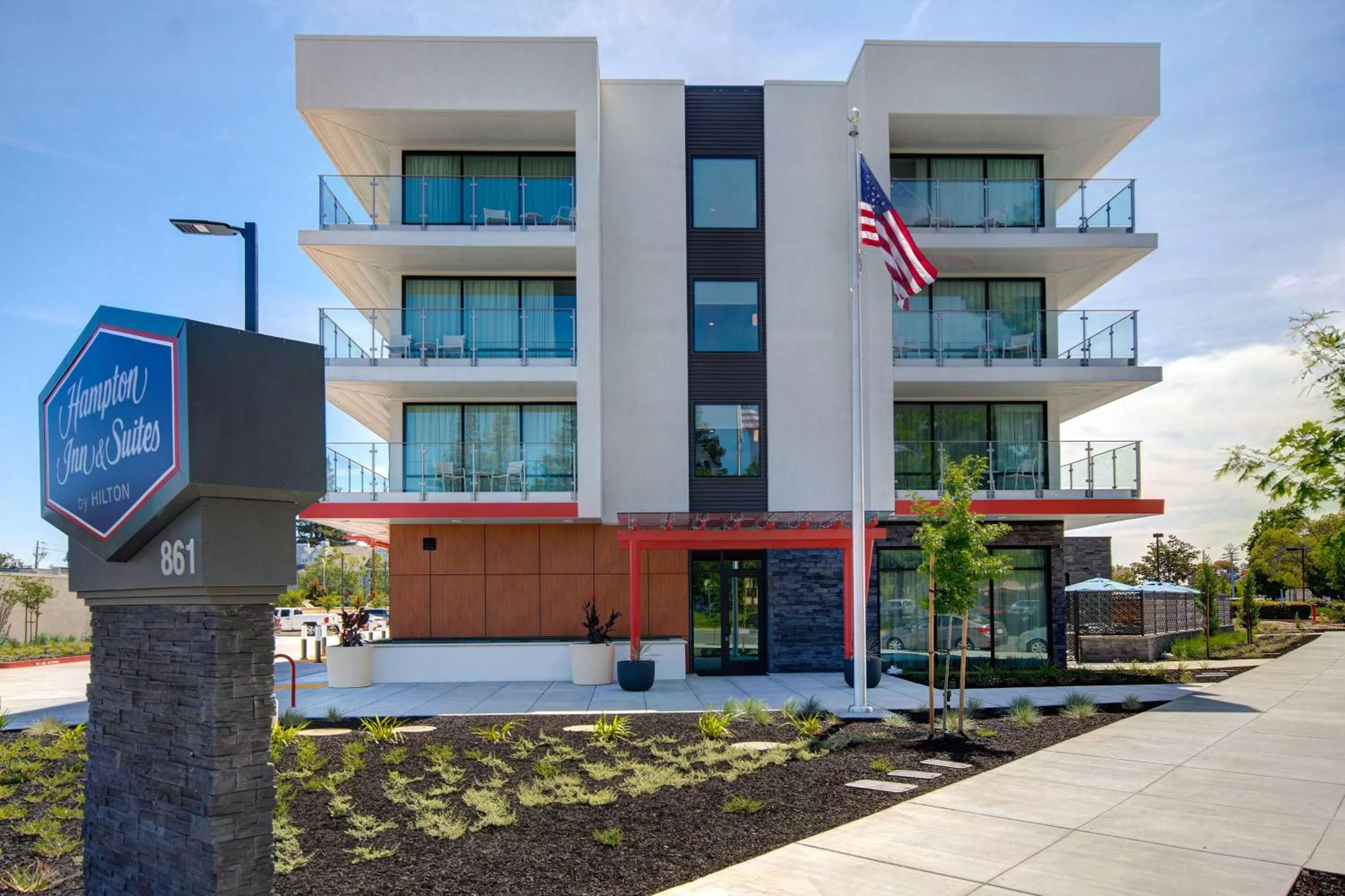 Property building in Hampton Inn & Suites Sunnyvale-Silicon Valley, Ca