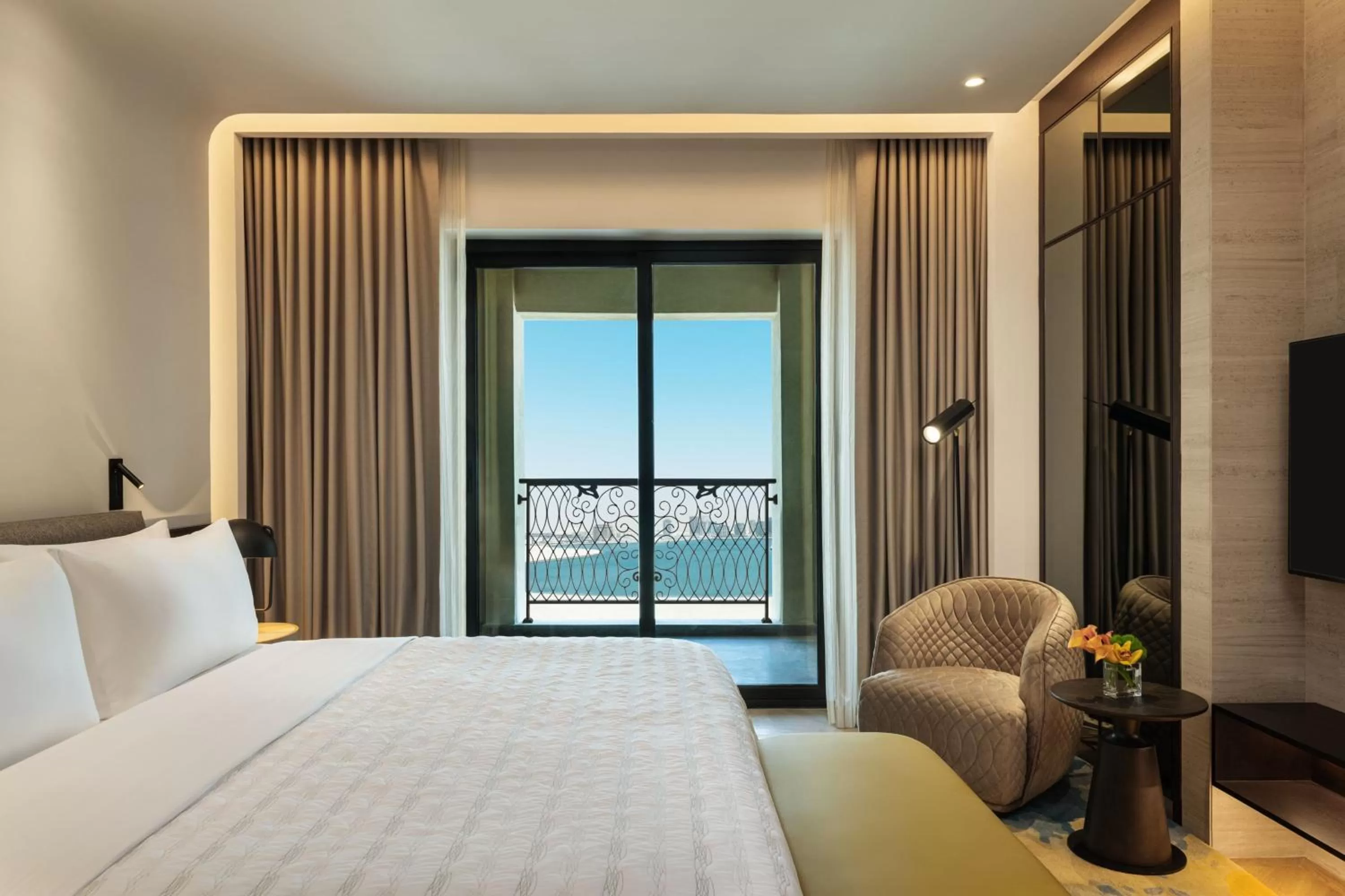 Bedroom, Bed in Le Royal Méridien Place Vendôme Lusail