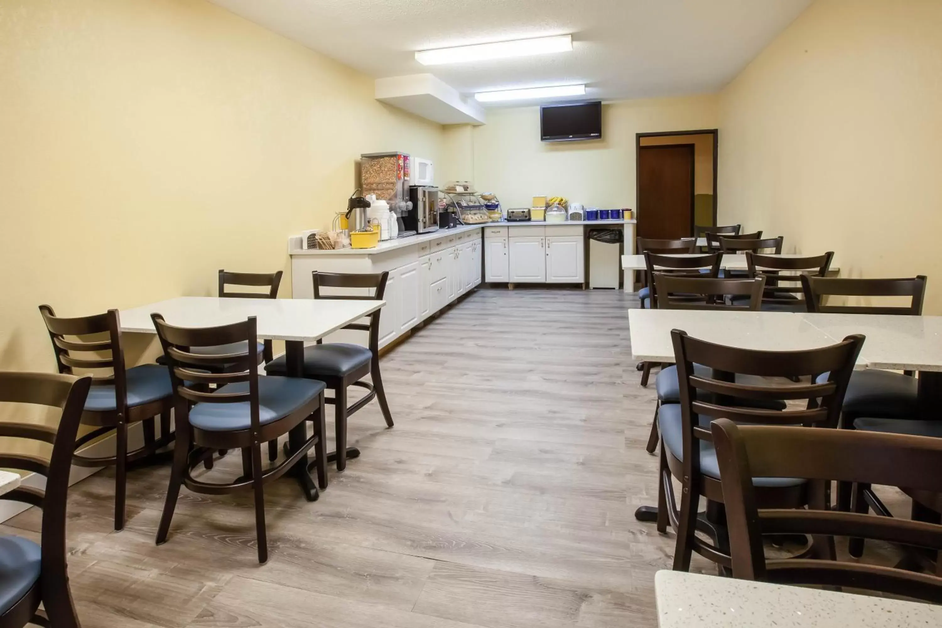 Breakfast in Days Inn by Wyndham Cadillac Breakfast in Days Inn by Wyndham Cadillac