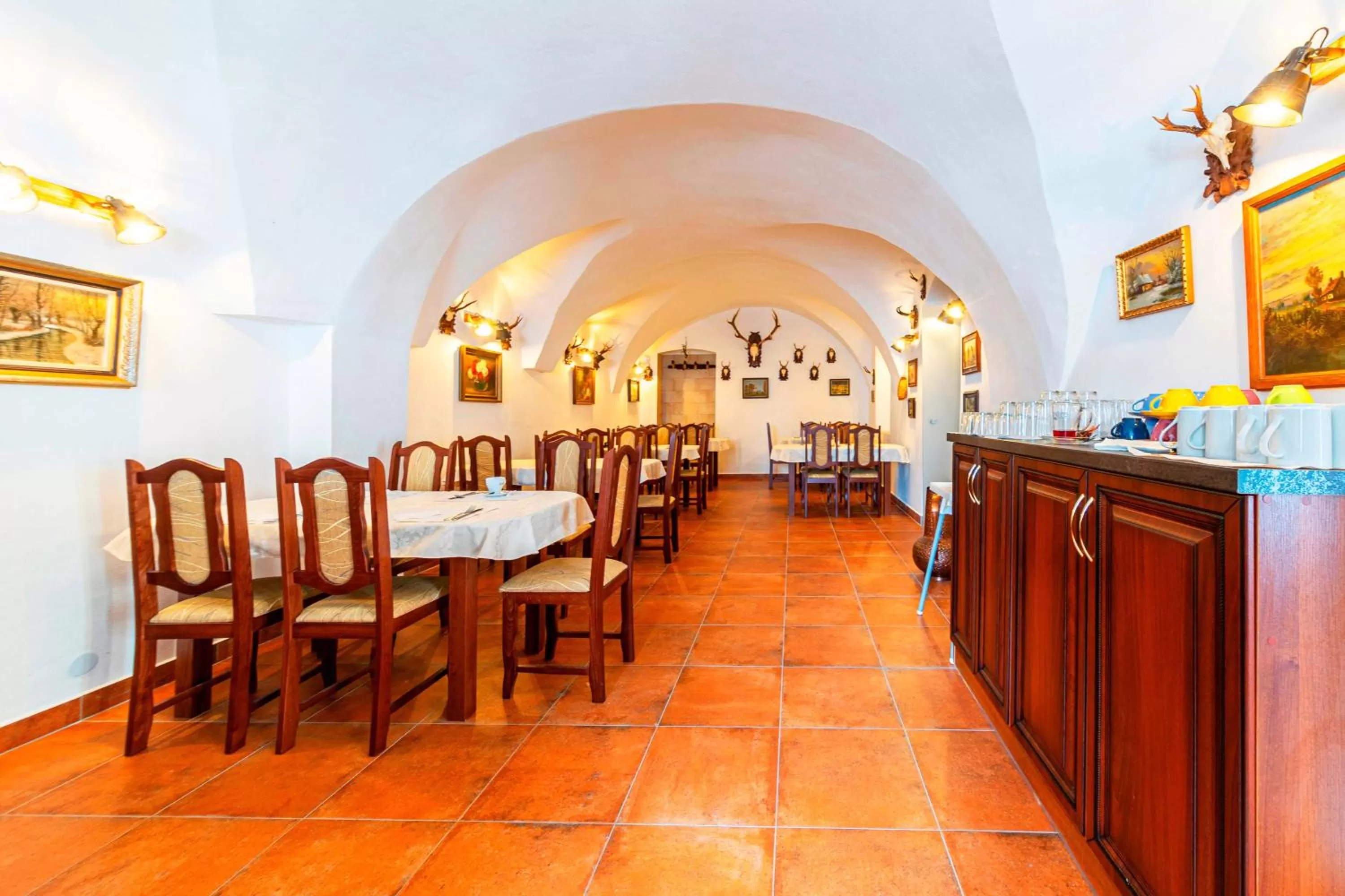 Restaurant/Places to Eat in Vila Lovců králových