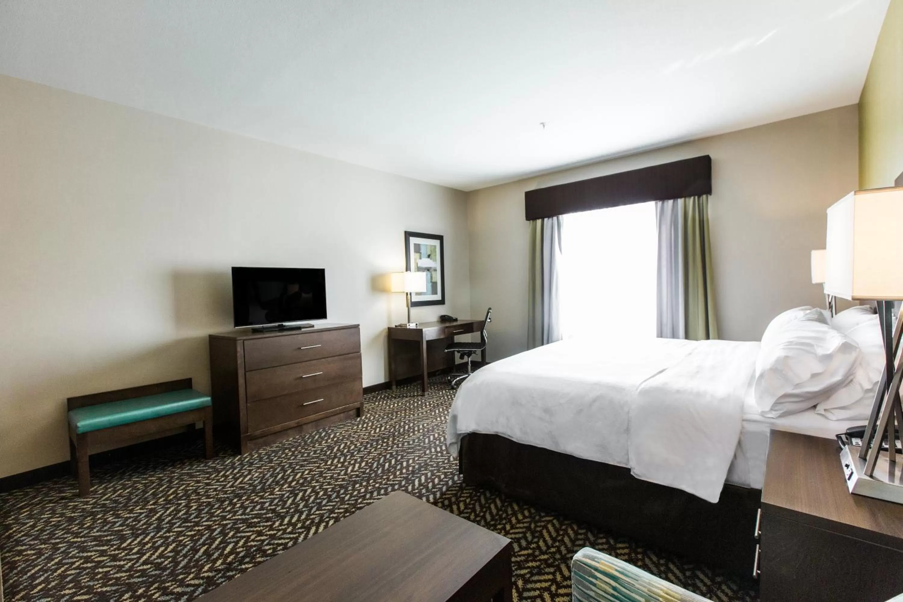 Photo of the whole room, Bed in Holiday Inn Express & Suites Spruce Grove - Stony Plain by IHG