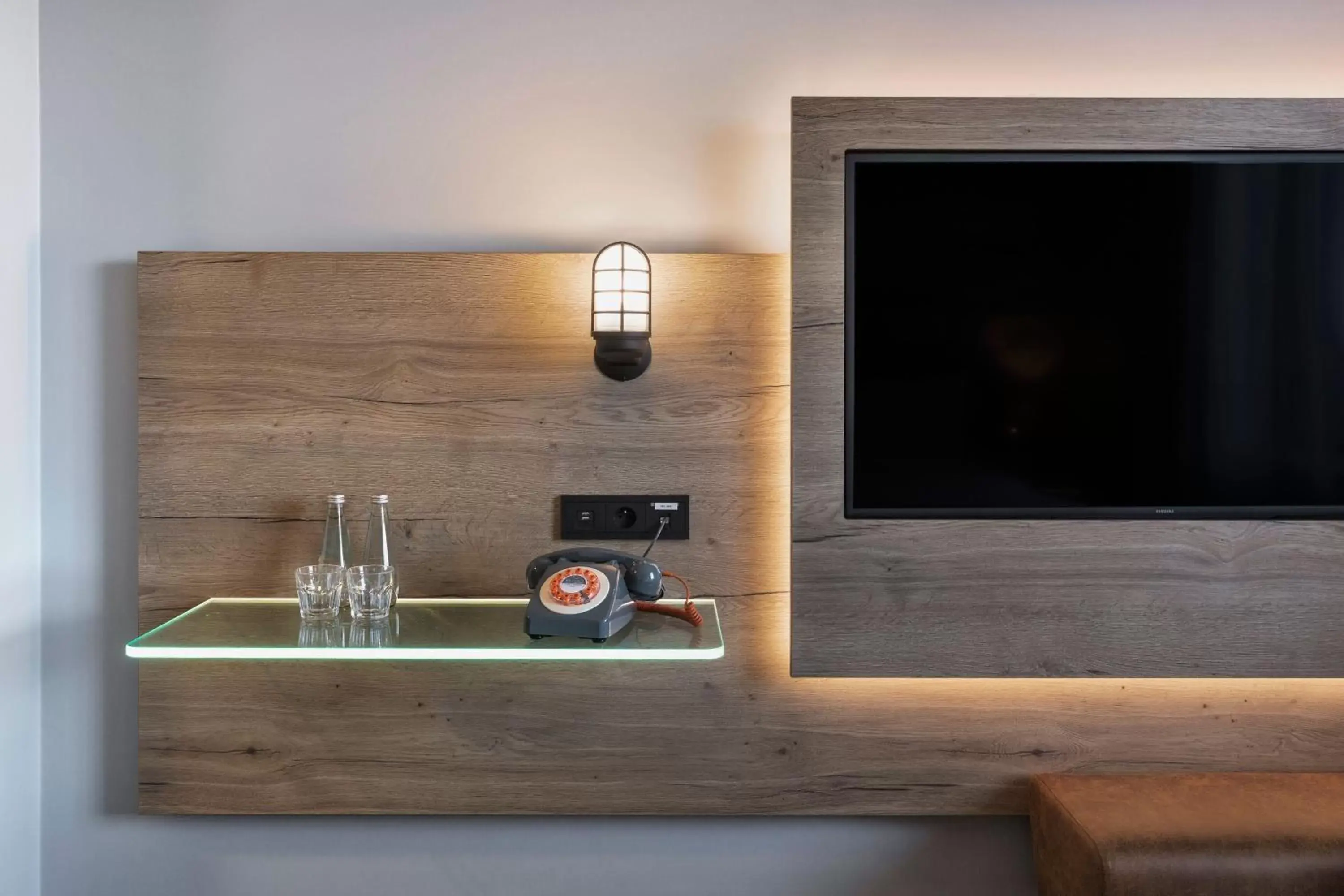 Photo of the whole room, TV/Entertainment Center in Moxy Katowice Airport