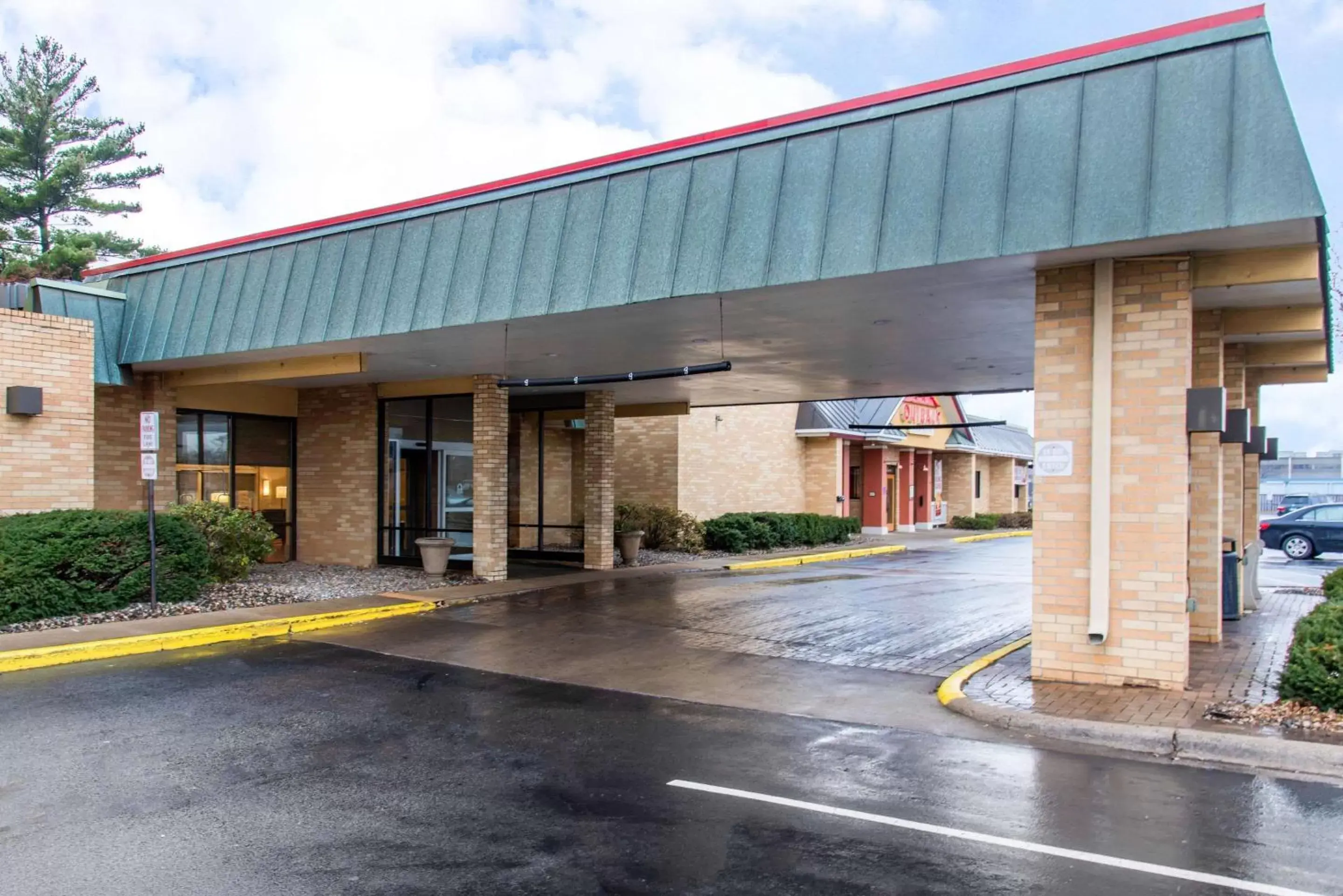 Property Building in Comfort Inn MSP Airport - Mall of America