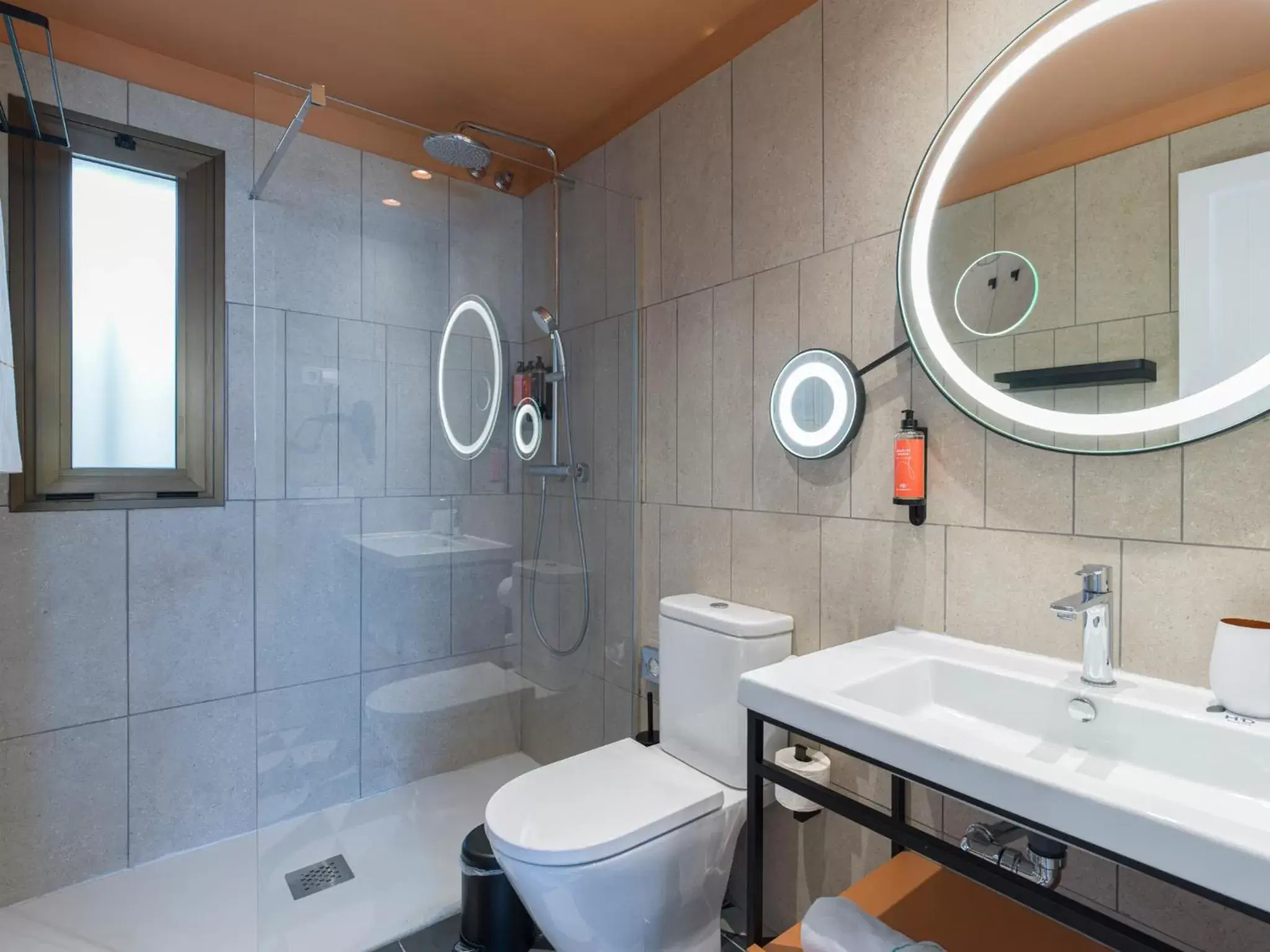 Bathroom in HD Parque Cristobal Gran Canaria Bathroom in HD Parque Cristobal Gran Canaria