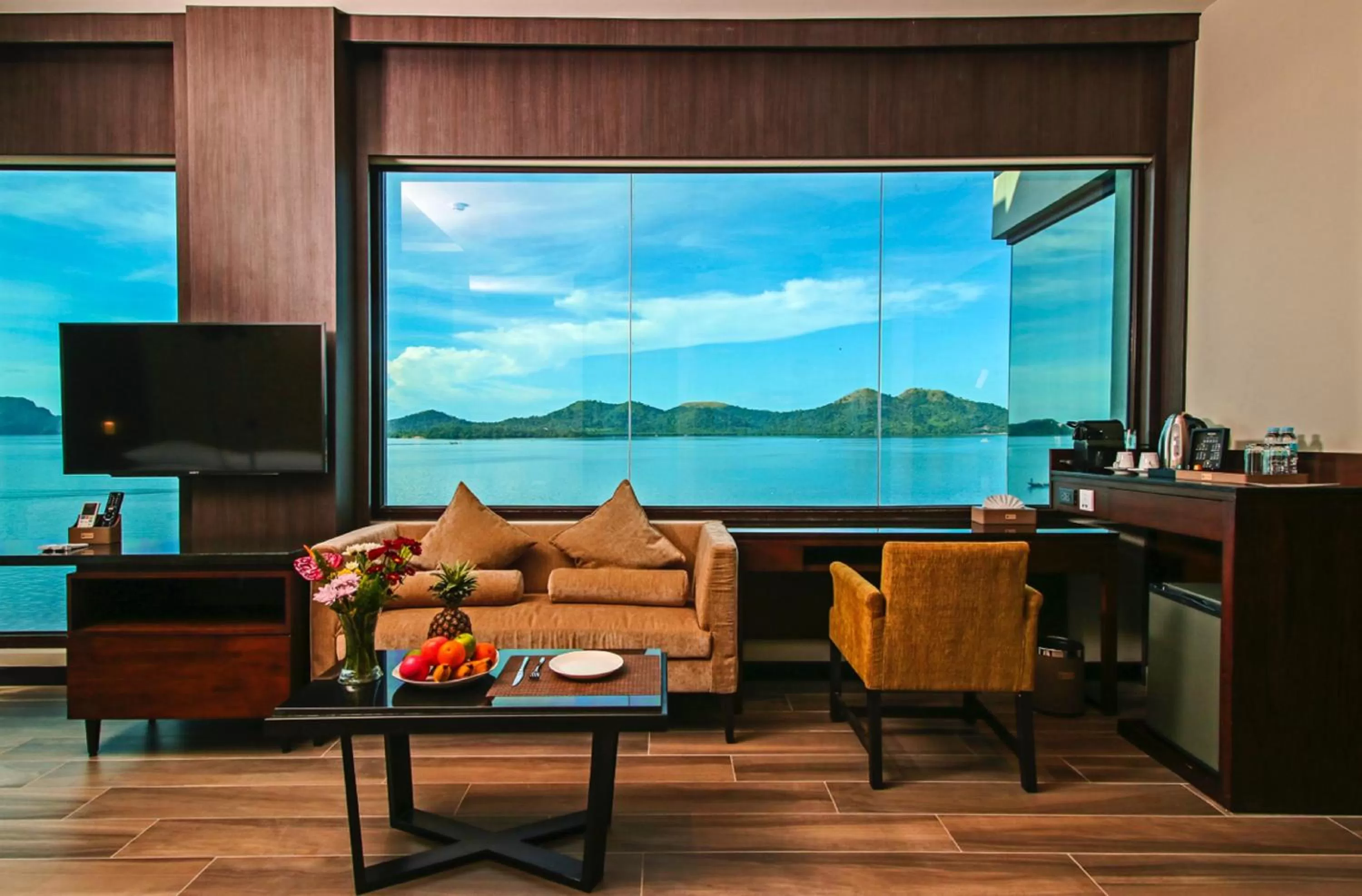 Living room in Two Seasons Coron Bayside Hotel