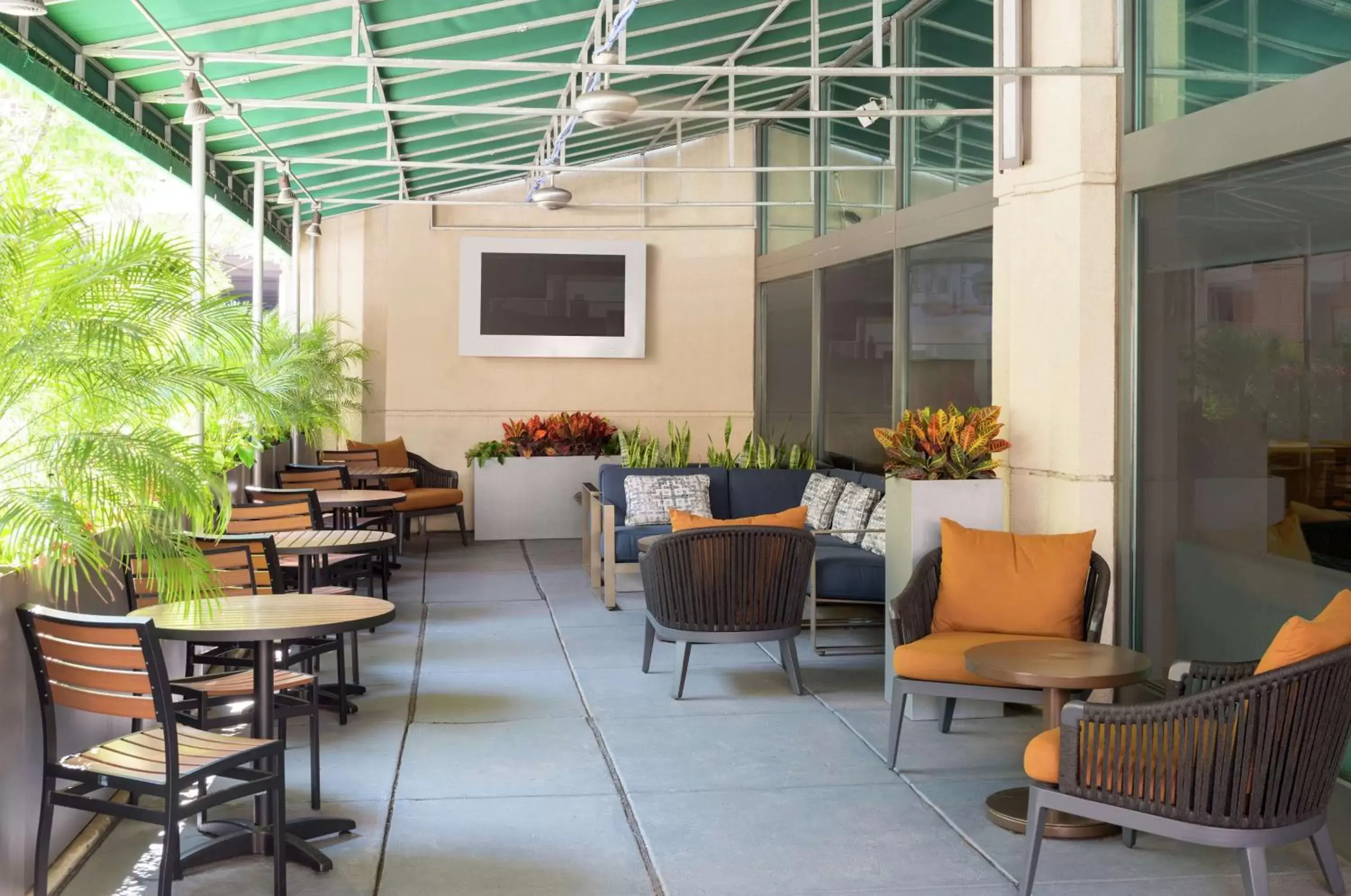 Dining area in Hampton Inn Philadelphia Center City-Convention Center