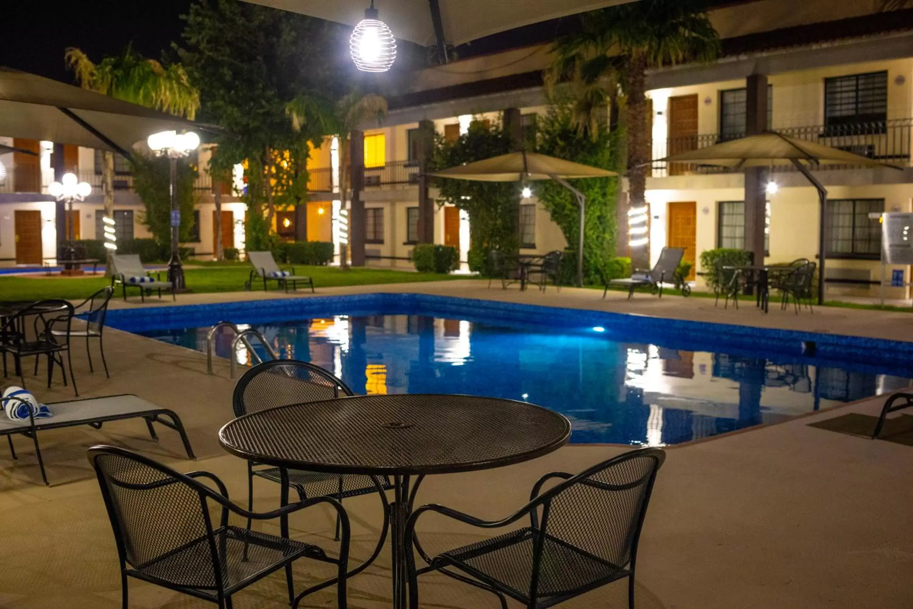 Night, Swimming Pool in Hotel Colonial Ciudad Juarez