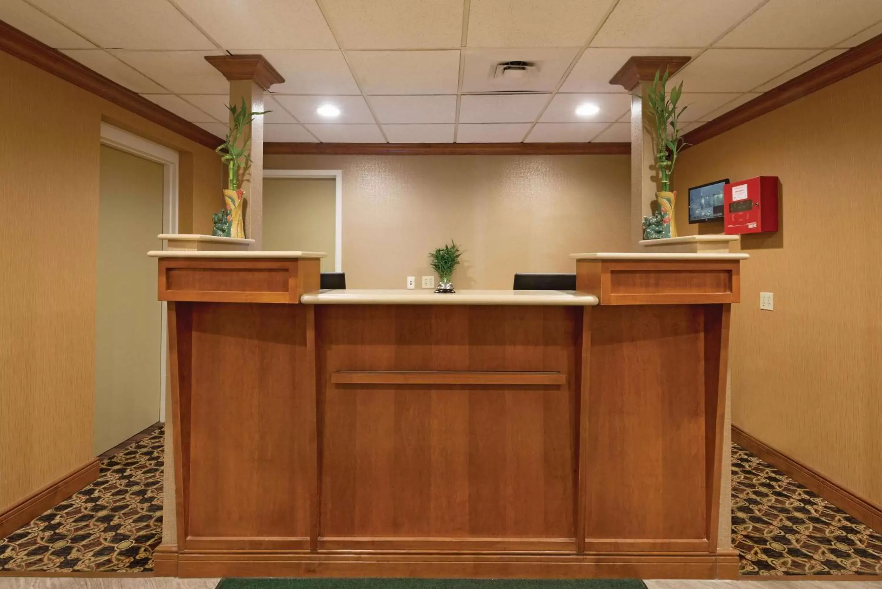 Lobby or reception, Lobby/Reception in La Quinta Inn by Wyndham Buffalo Airport